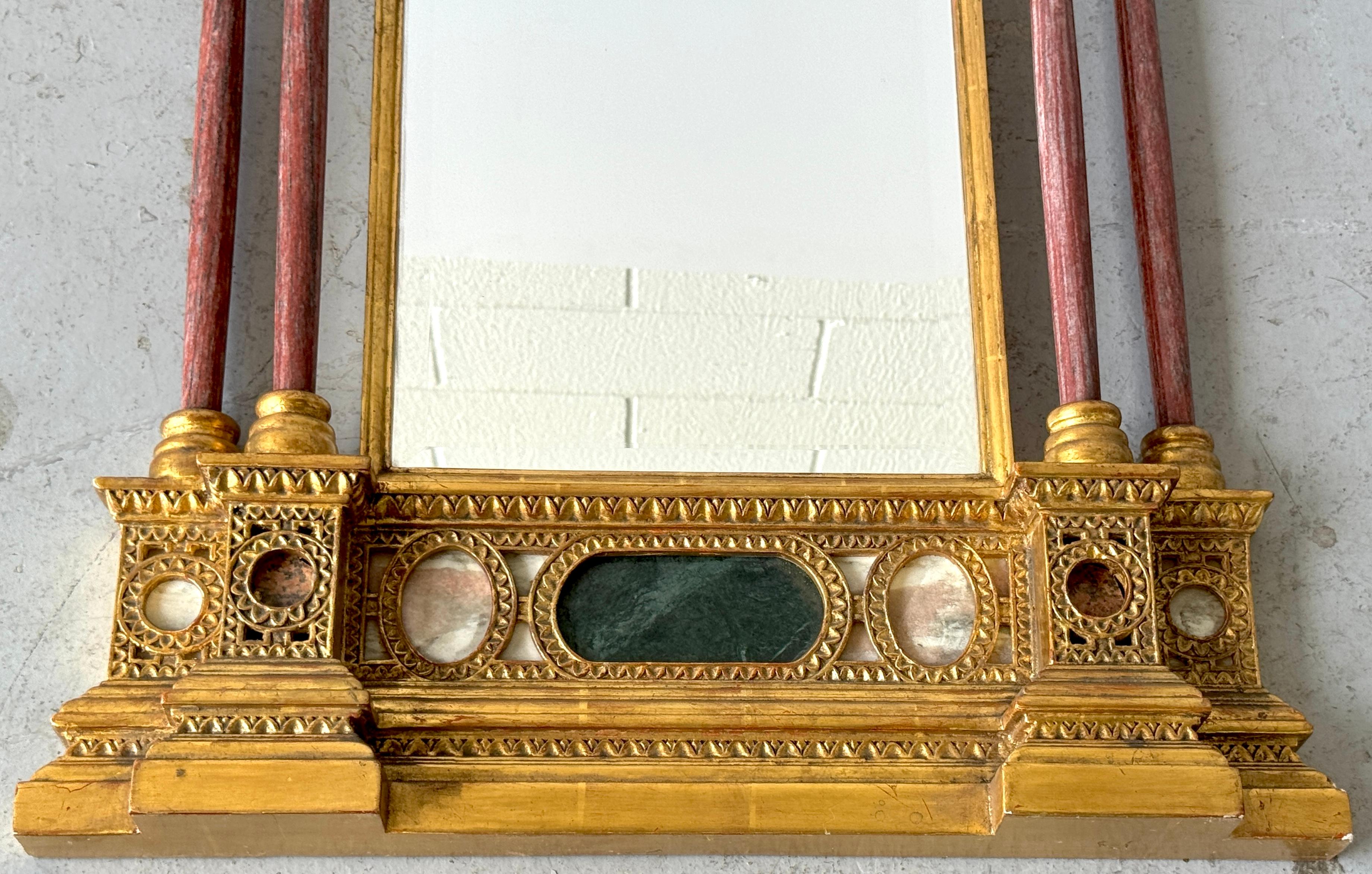 Italienischer neoklassischer Spiegel aus Giltwood mit Intarsien und geschnitztem Marmor, 20. im Angebot 7