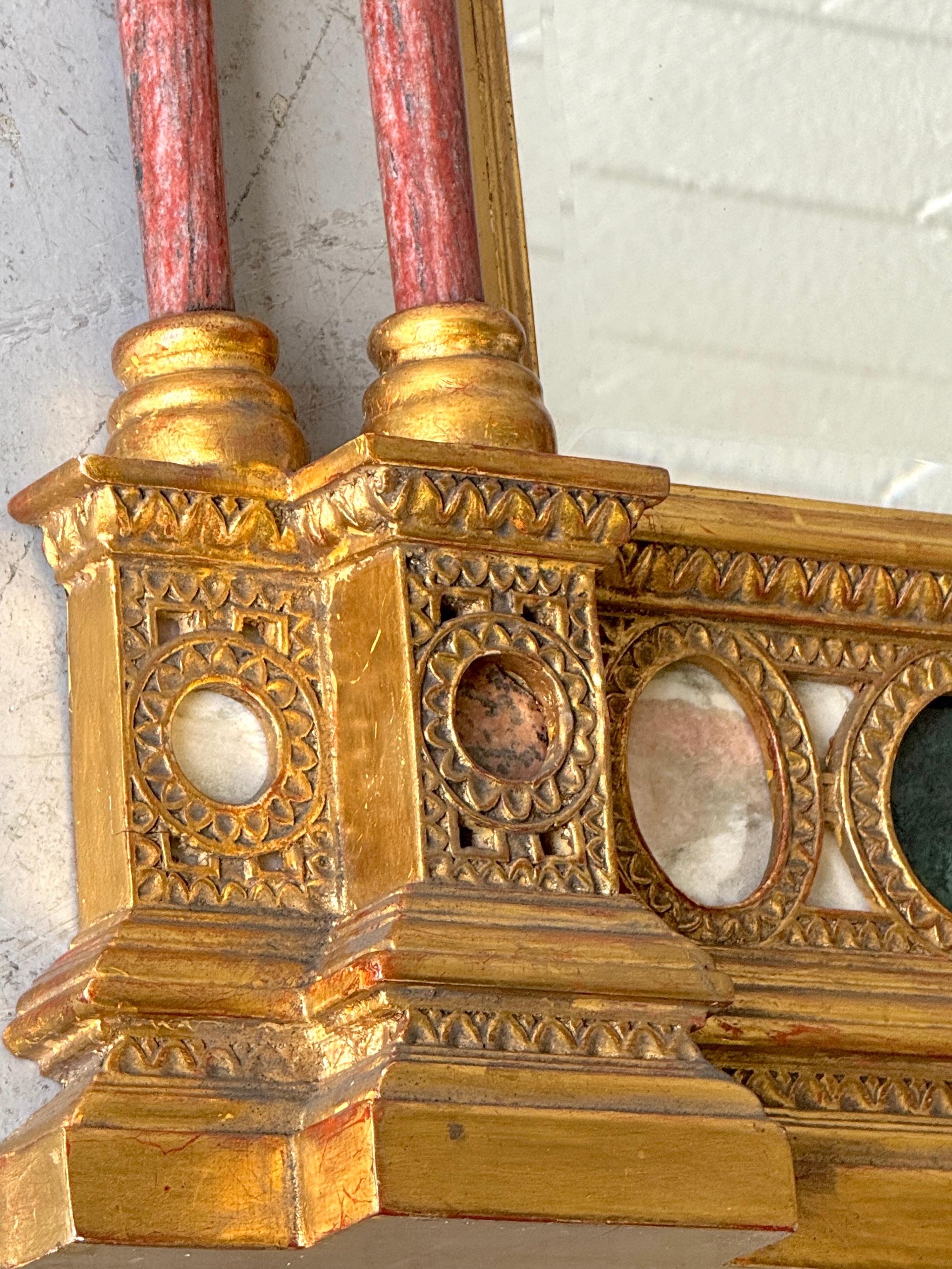 Italienischer neoklassischer Spiegel aus Giltwood mit Intarsien und geschnitztem Marmor, 20. im Angebot 10