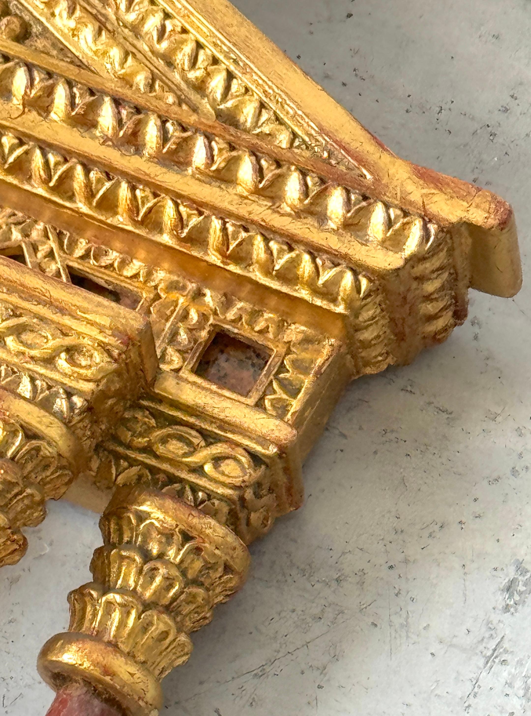 Italienischer neoklassischer Spiegel aus Giltwood mit Intarsien und geschnitztem Marmor, 20. im Angebot 12
