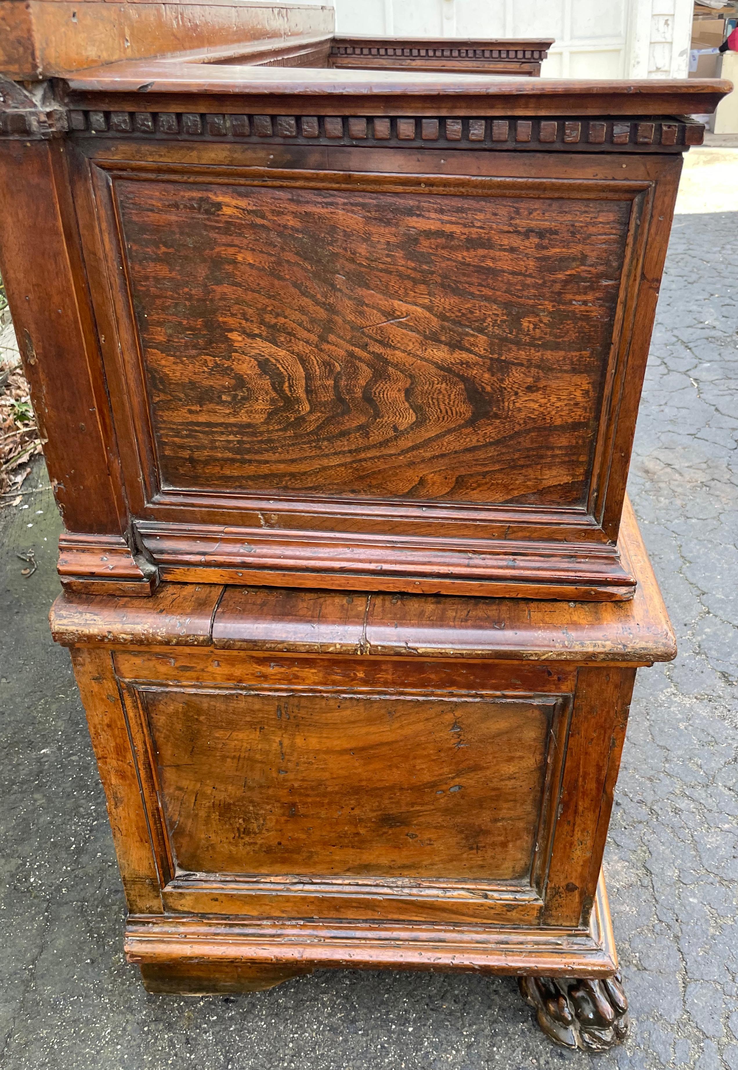 Hand-Carved Italian Neoclassical Hall Bench For Sale