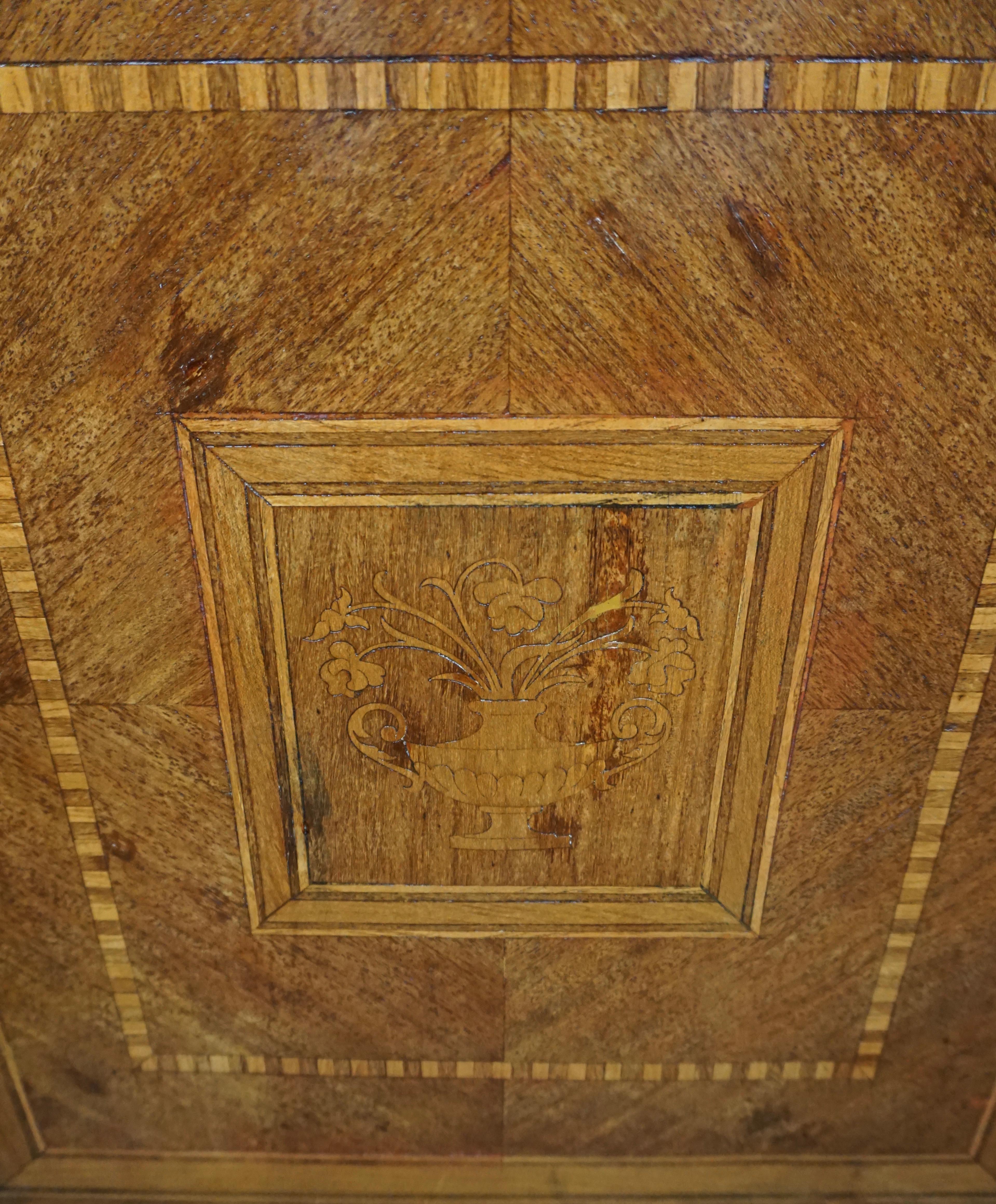 Italian Neoclassical 18th Century Inlaid Walnut 3-Drawer Commode 2