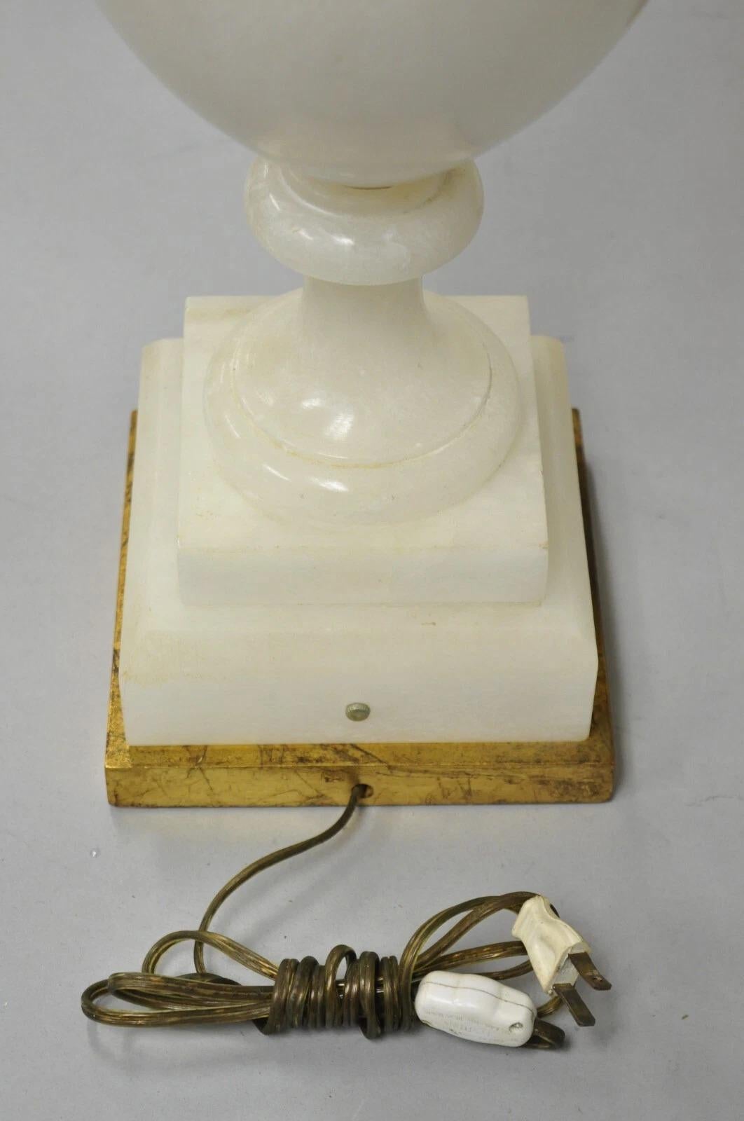 Italian Neoclassical Large Carved Solid Alabaster Marble Urn Table Lamps - Pair en vente 3