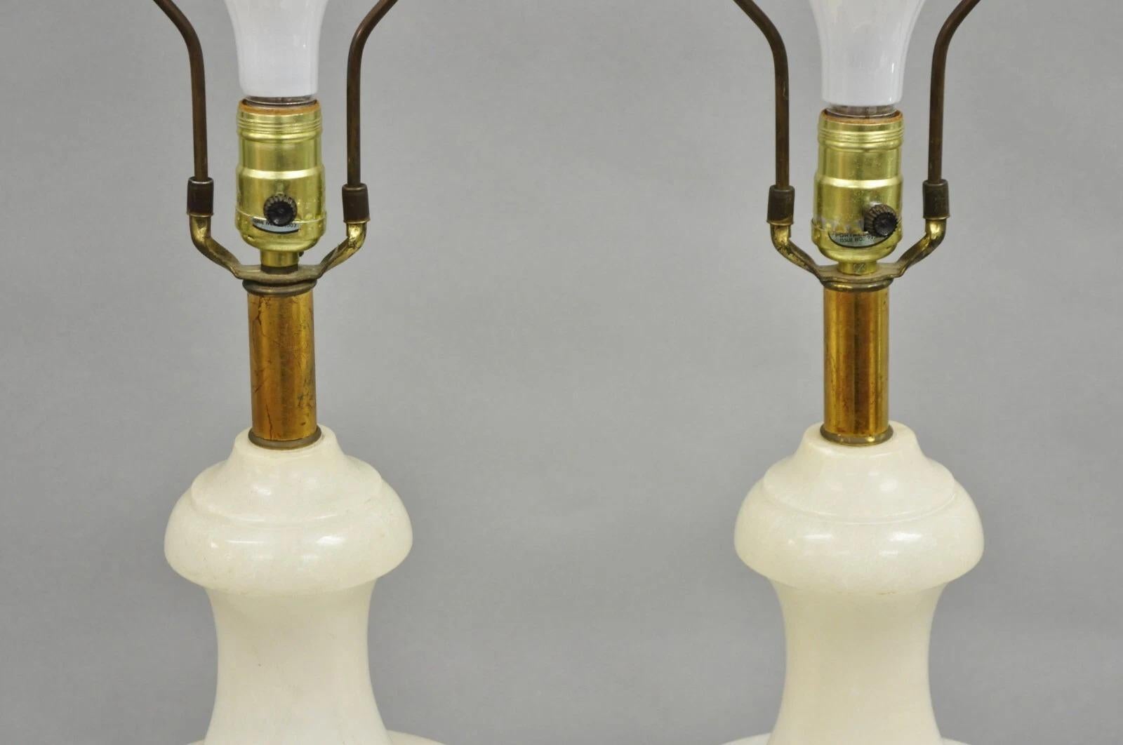 Italian Neoclassical Large Carved Solid Alabaster Marble Urn Table Lamps - Pair en vente 4