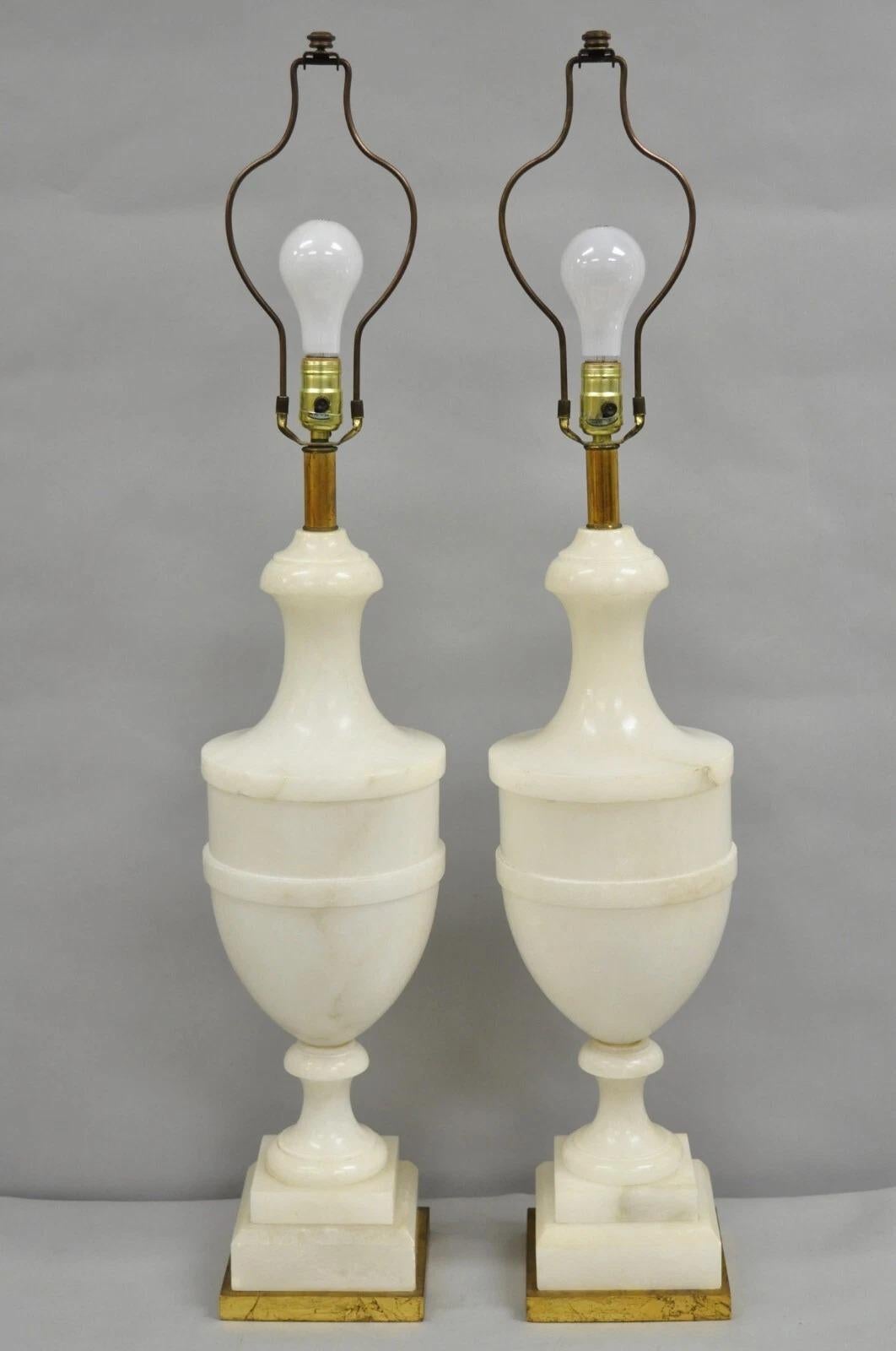 Italian Neoclassical Large Carved Solid Alabaster Marble Urn Table Lamps - Pair en vente 5