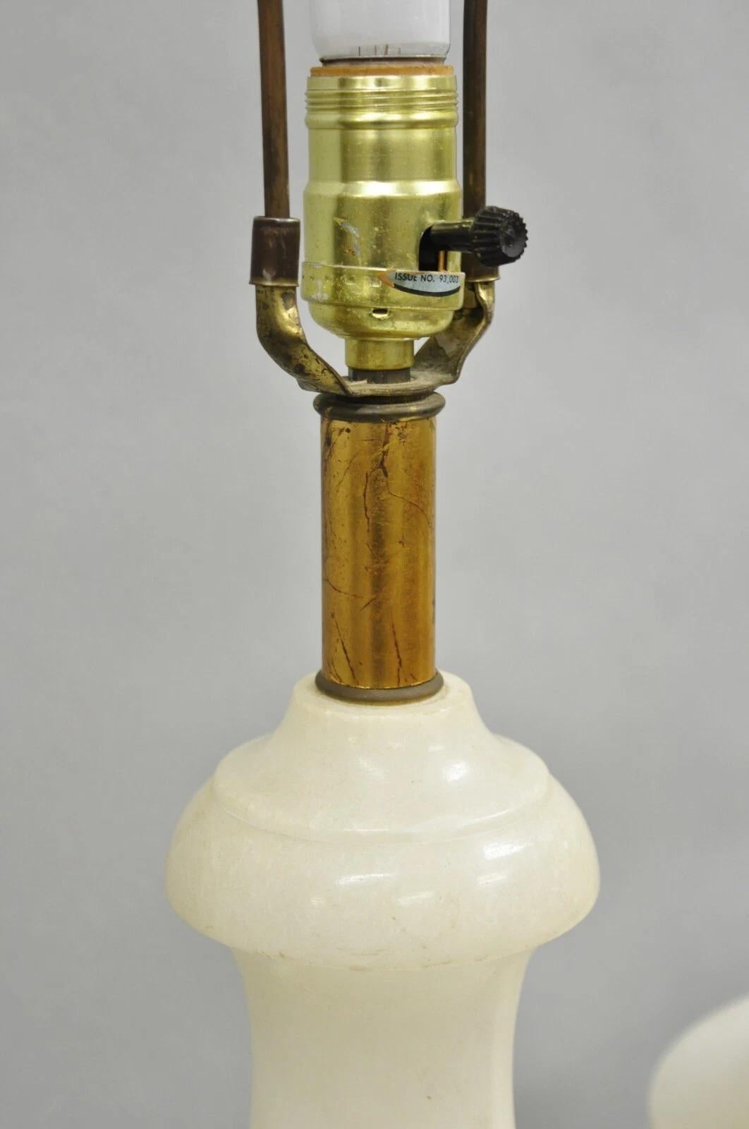 Albâtre Italian Neoclassical Large Carved Solid Alabaster Marble Urn Table Lamps - Pair en vente