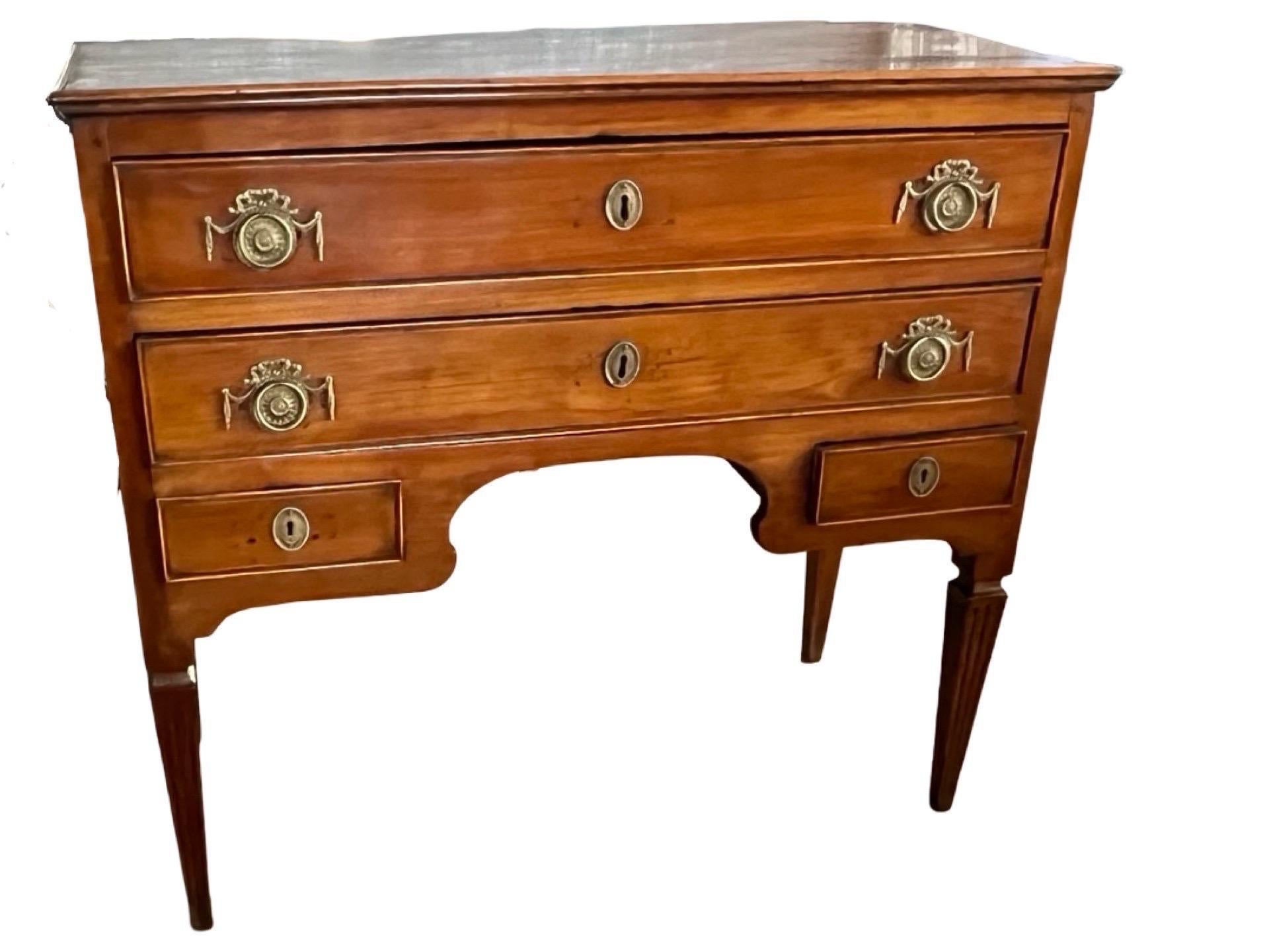Commode neoclassico italiano Luigi XVI in ciliegio in vendita 3