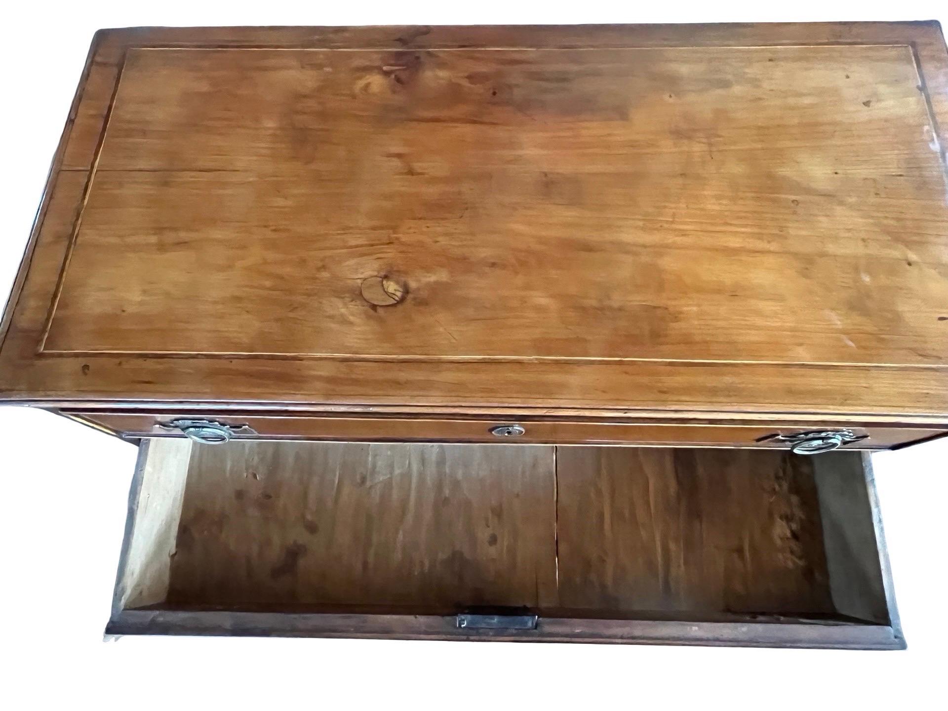 Commode neoclassico italiano Luigi XVI in ciliegio in vendita 5