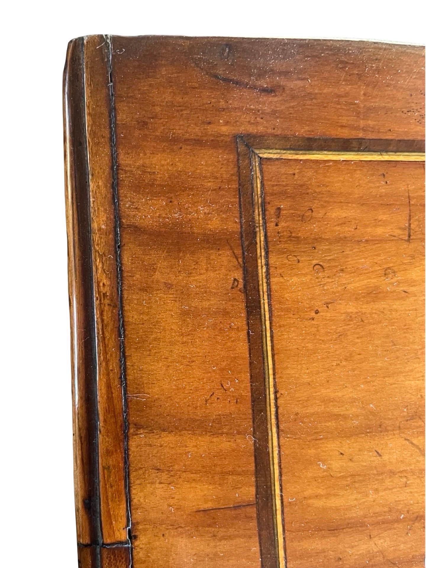 Italiano Commode neoclassico italiano Luigi XVI in ciliegio in vendita