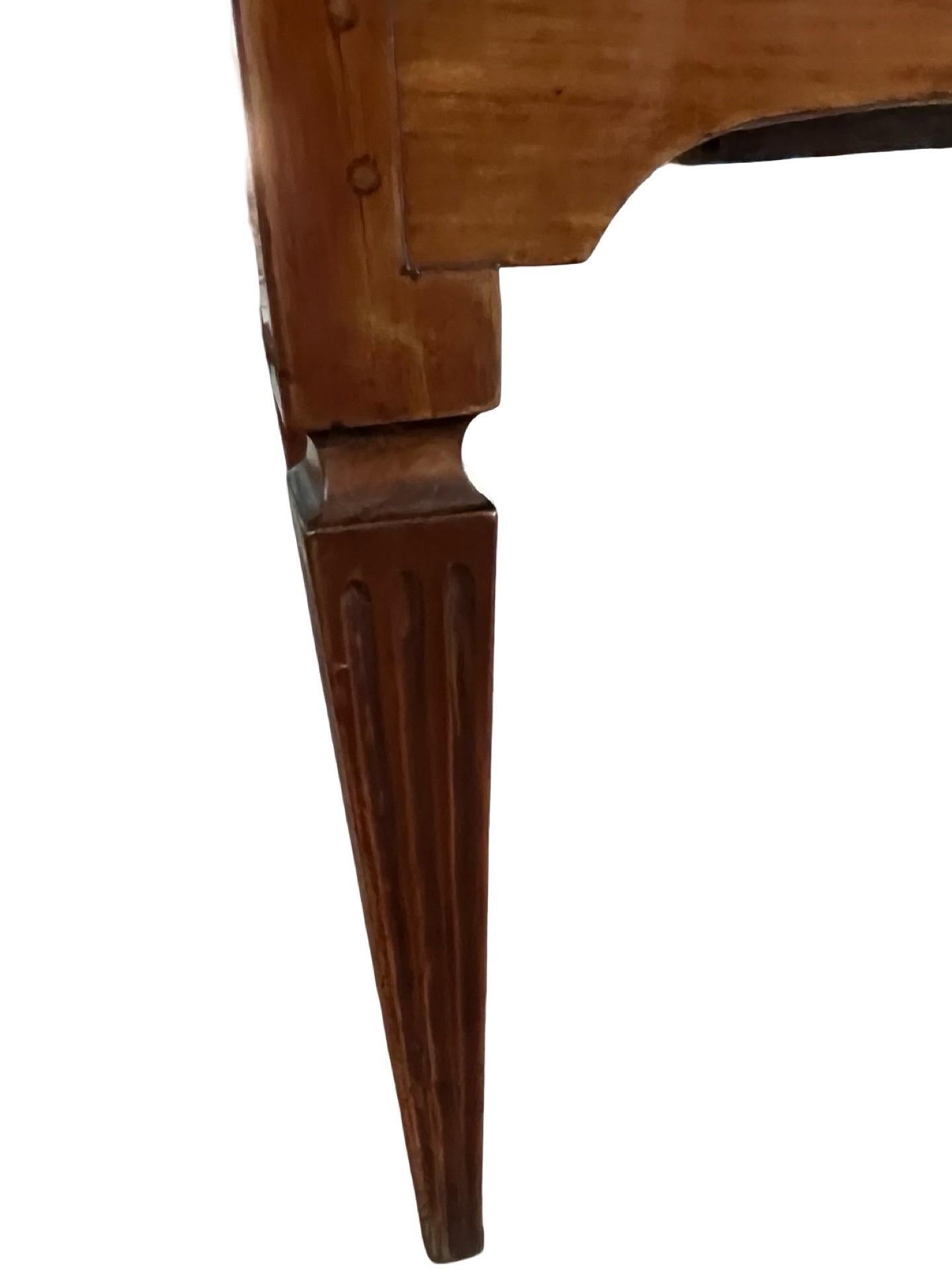 XVIII secolo Commode neoclassico italiano Luigi XVI in ciliegio in vendita