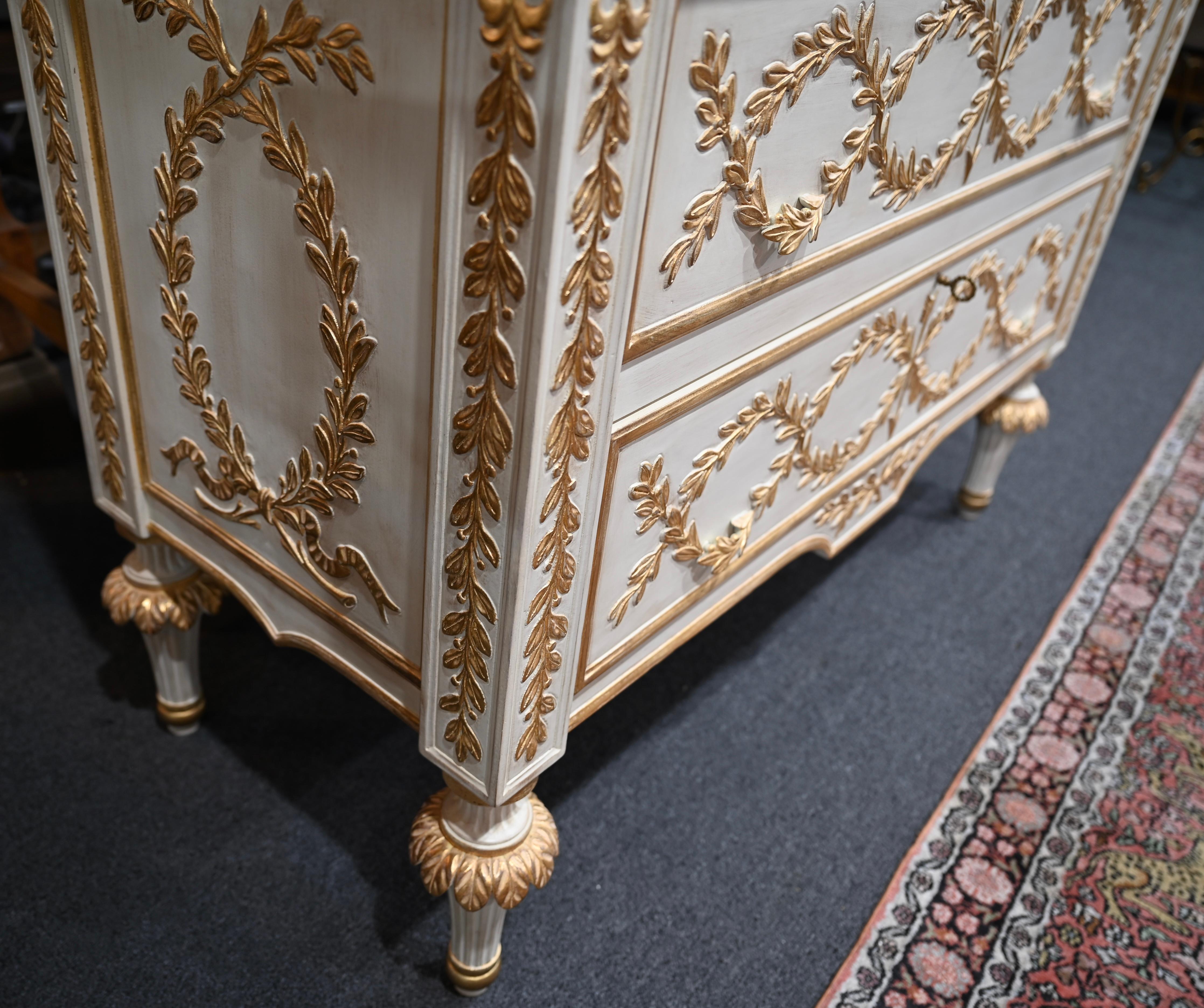 Italian Neoclassical Louis XVI Style Hand-Painted Chest of Drawers In Good Condition In Miami, FL