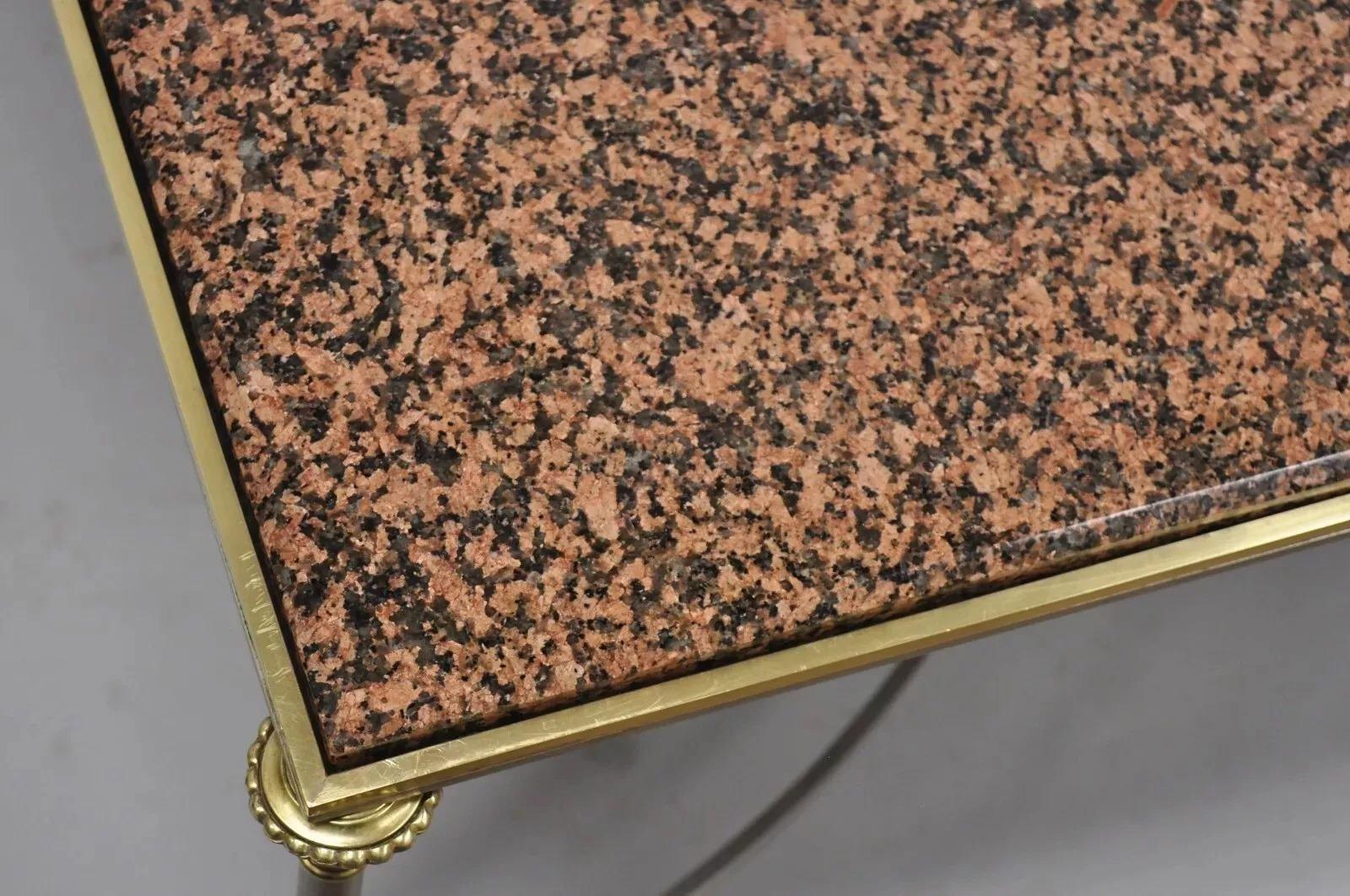 Italienischer neoklassizistischer Couchtisch im Stil von Maison Jansen aus Stahl und Messing mit Marmorplatte im Angebot 4