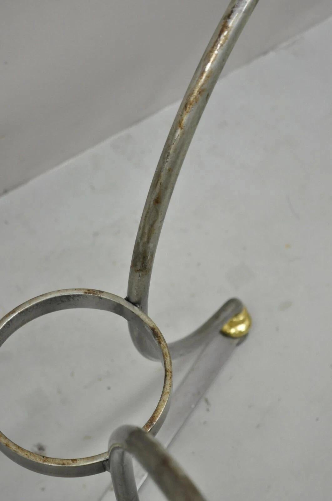 Tavolini rotondi in acciaio e ottone in stile neoclassico italiano della Maison Jansen - una coppia in vendita 1