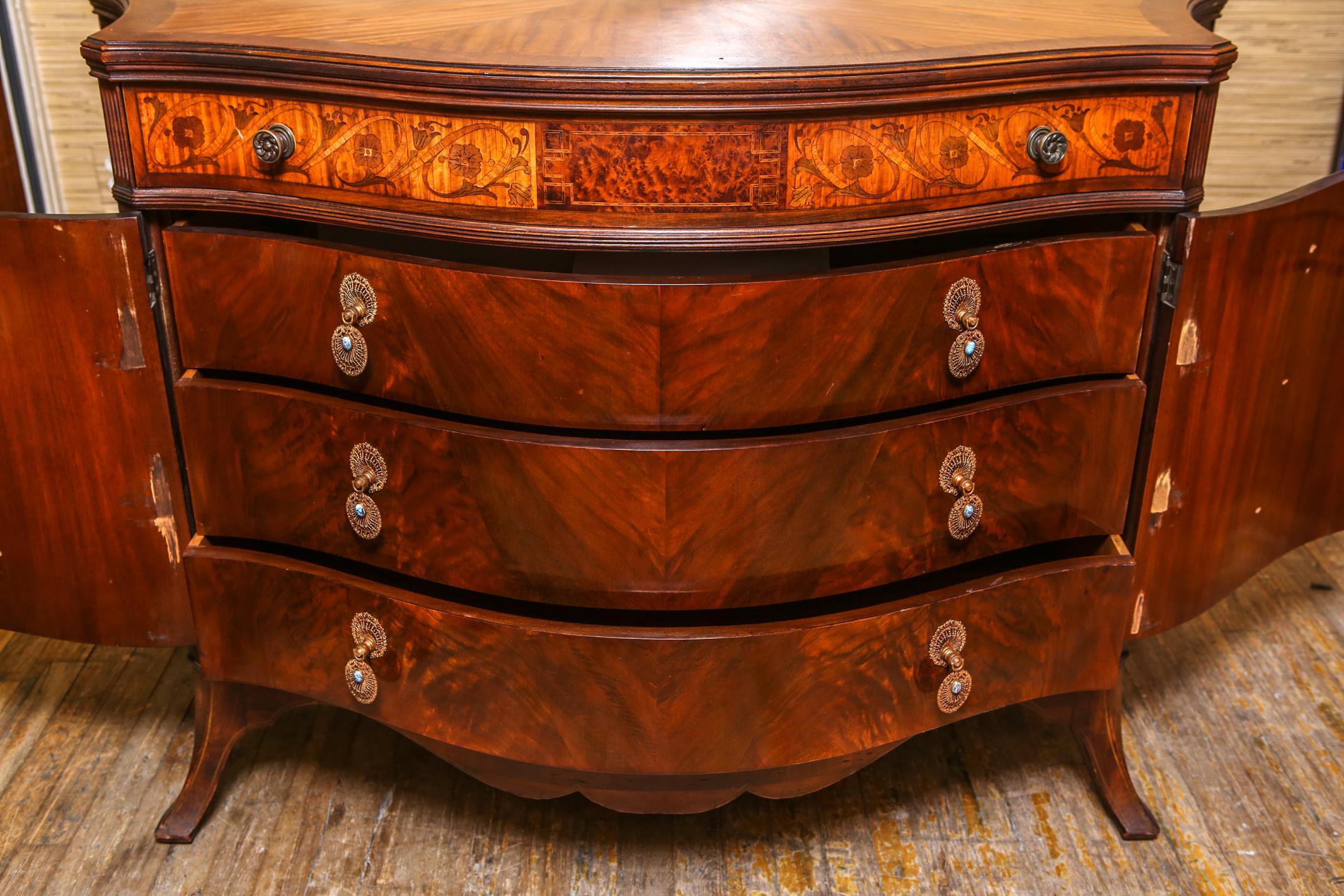 Italian Neoclassical Manner Marquetry Serpentine Commode in Mahogany & Fruitwood 1
