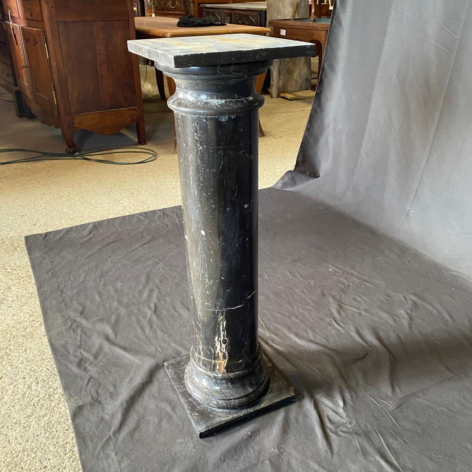 Italienische neoklassische Marmorsäulen oder The Pedestal - 3 verfügbar (Neoklassisch) im Angebot