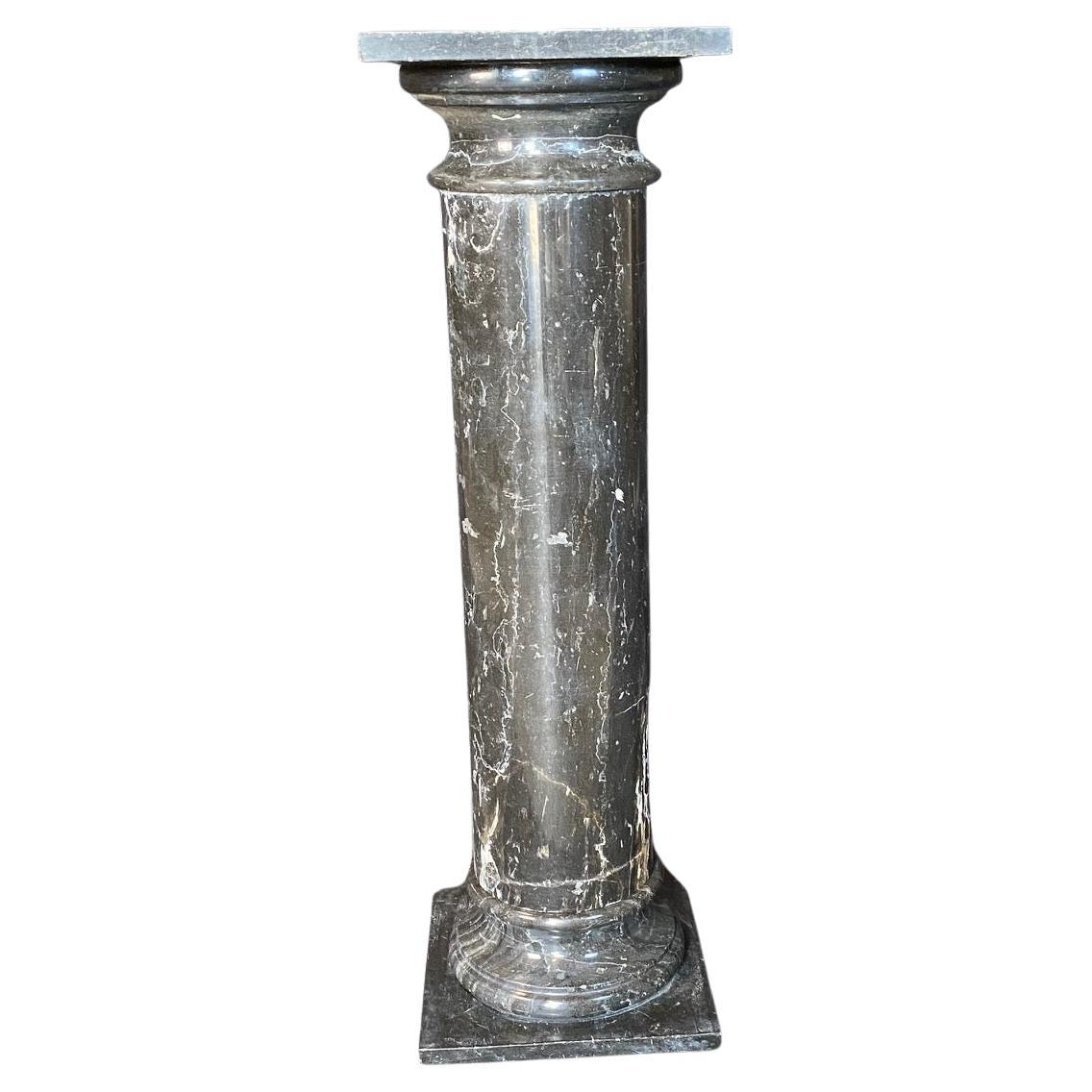 Italienische neoklassische Marmorsäulen oder The Pedestal - 3 verfügbar