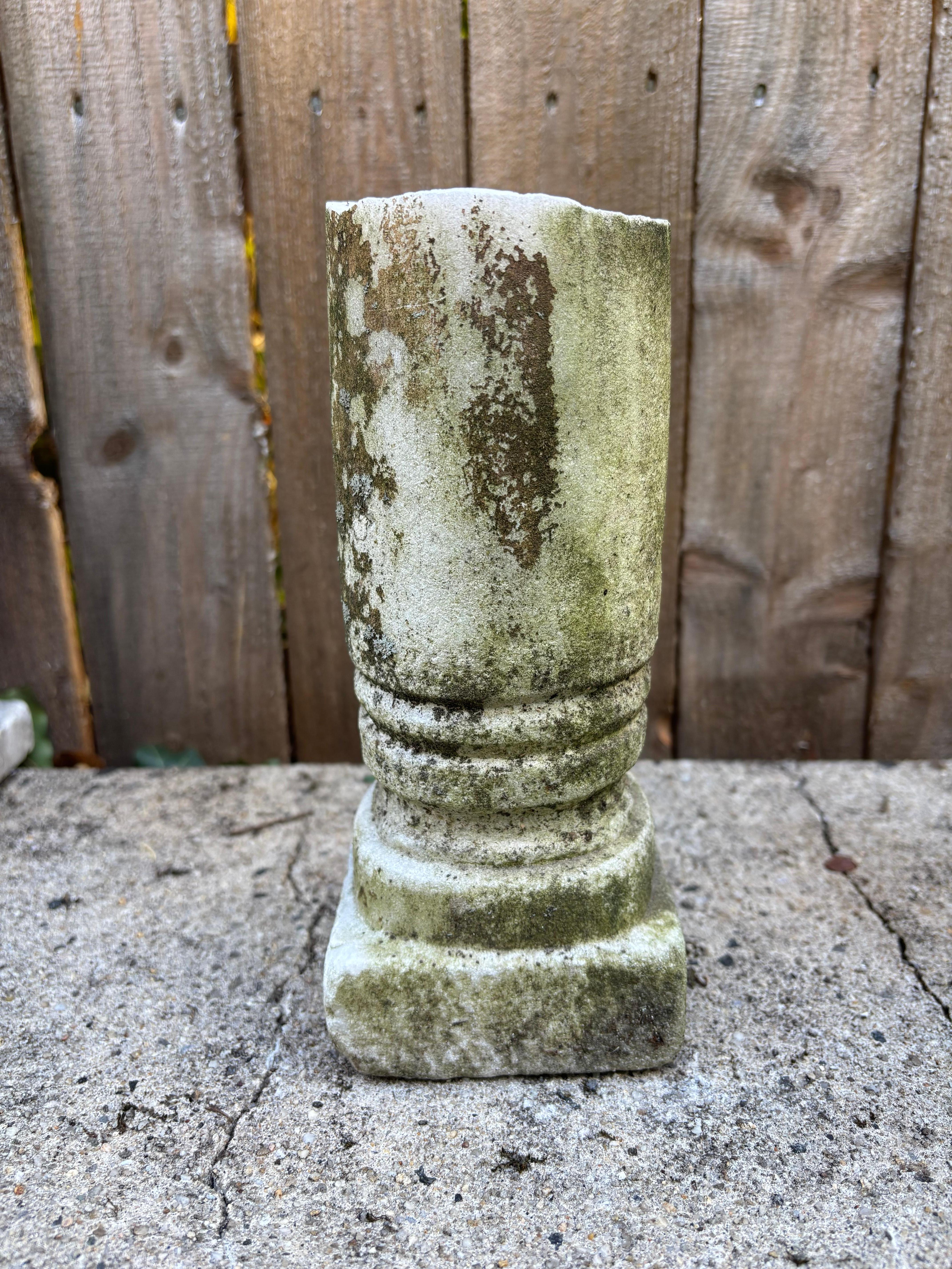 Hand-Carved Italian Neoclassical Marble Columns With Capitals, Set of Three For Sale