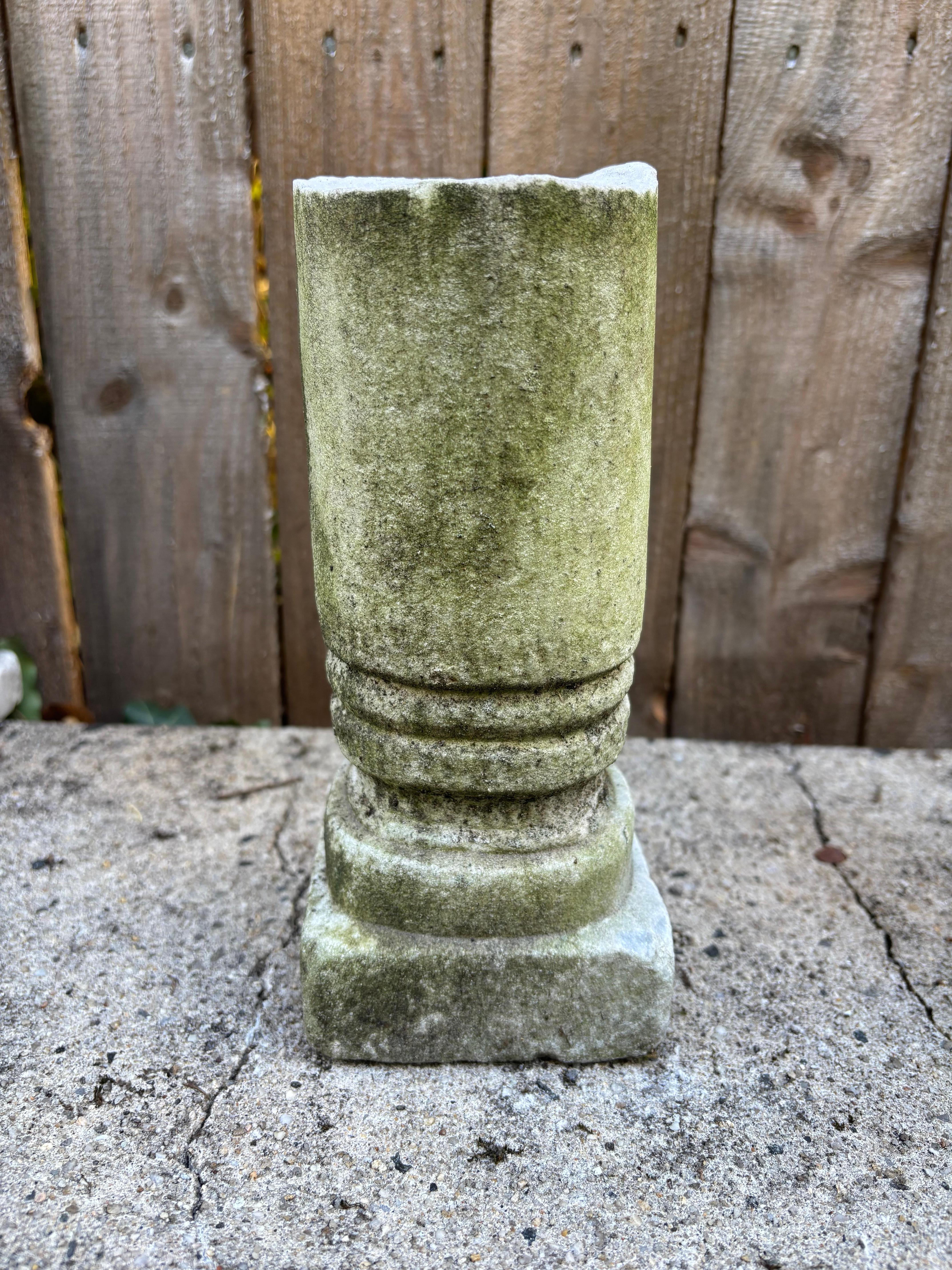 Italian Neoclassical Marble Columns With Capitals, Set of Three In Good Condition For Sale In Stamford, CT