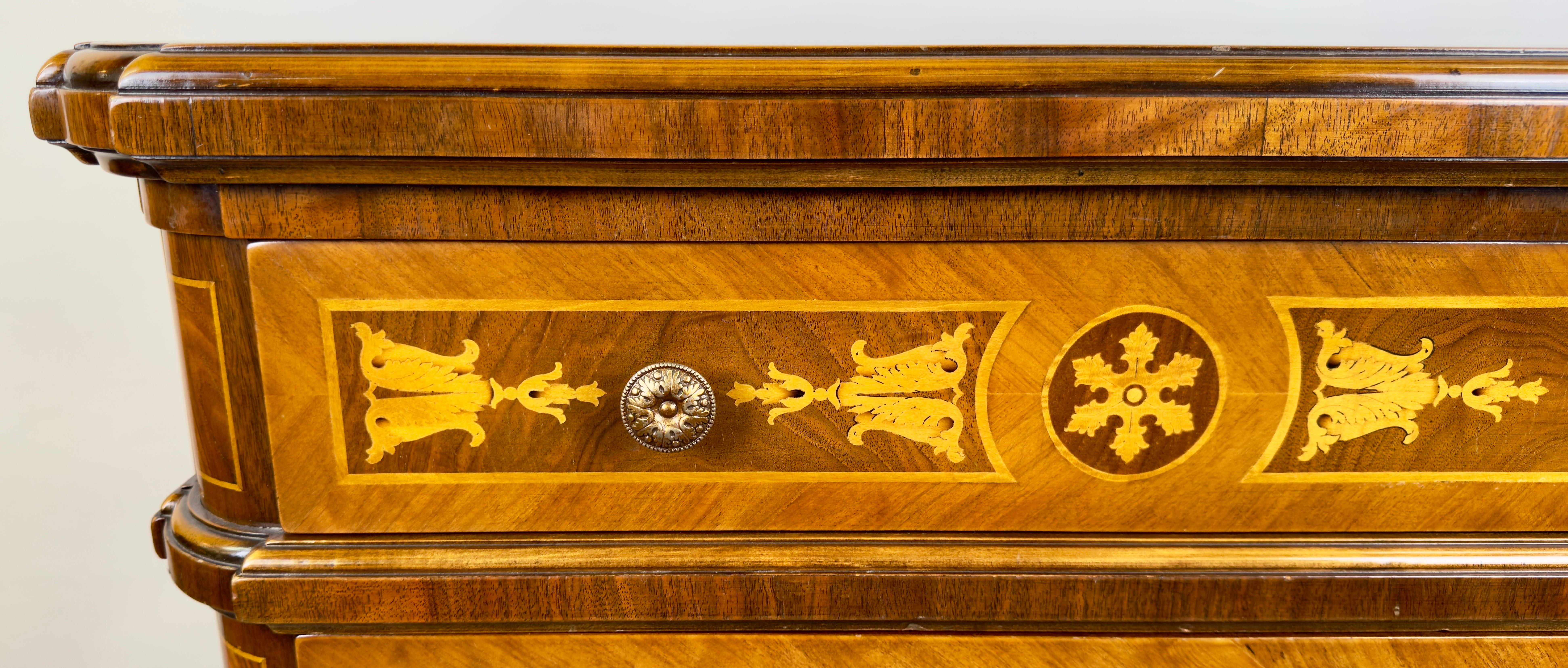 Marquetería Neoclásica Italiana Decorative Crafts Arqueta o cómoda de tres cajones en venta 8