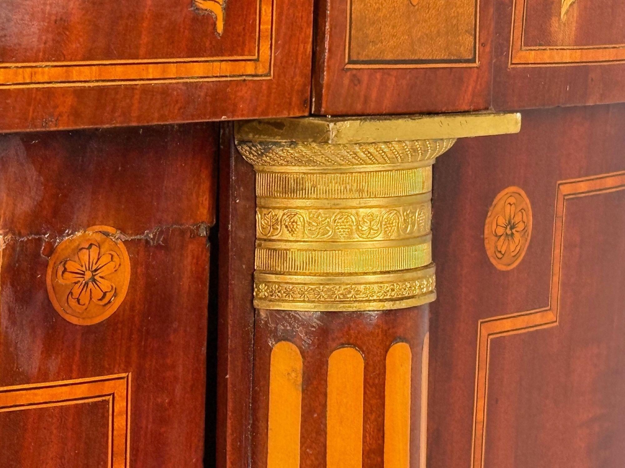 Neoclassico italiano, intarsio, legno di raso, cassapanca Demilune, Italia, XIX secolo. in vendita 3