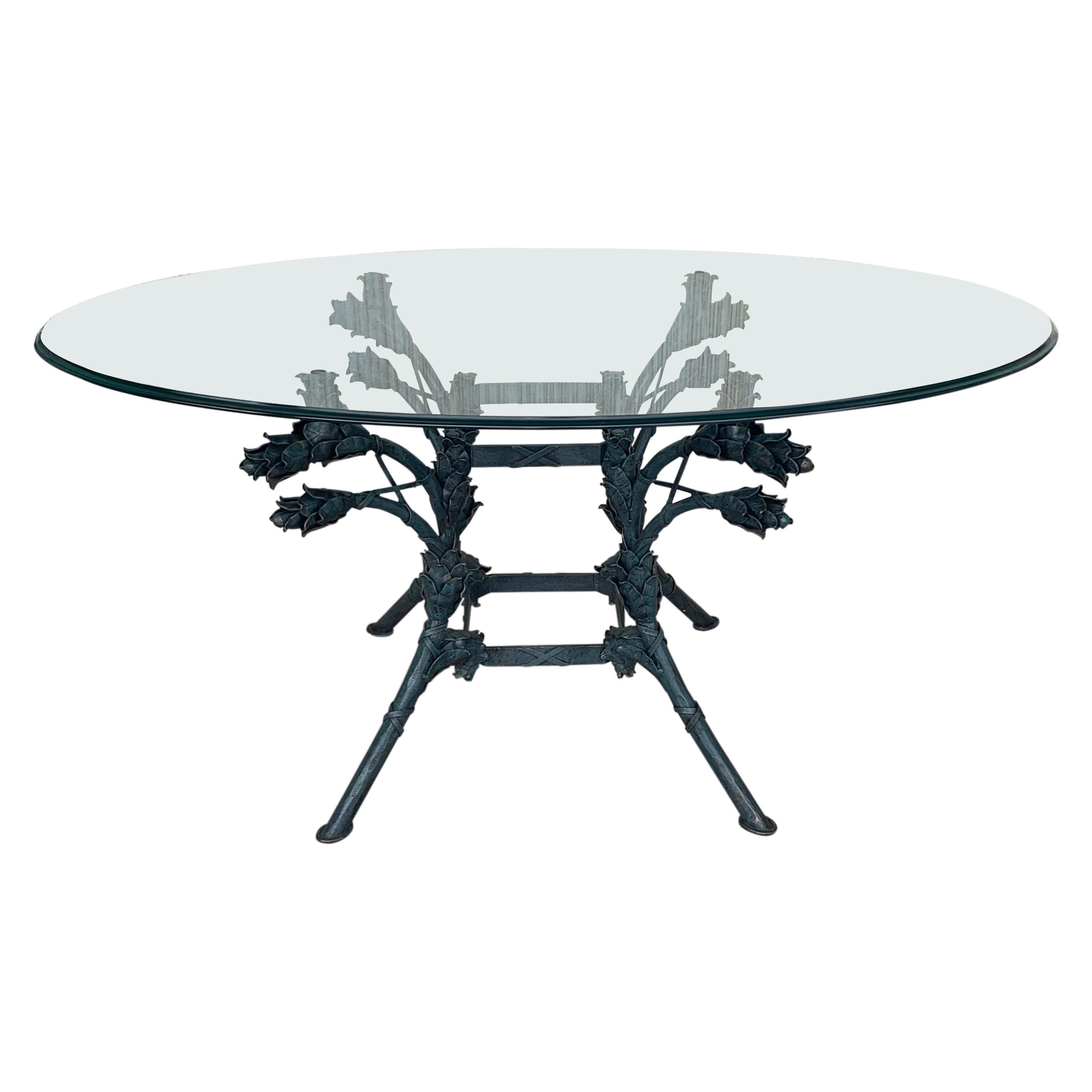 Table centrale italienne néoclassique ornementale en fer forgé avec plateau en verre ovale