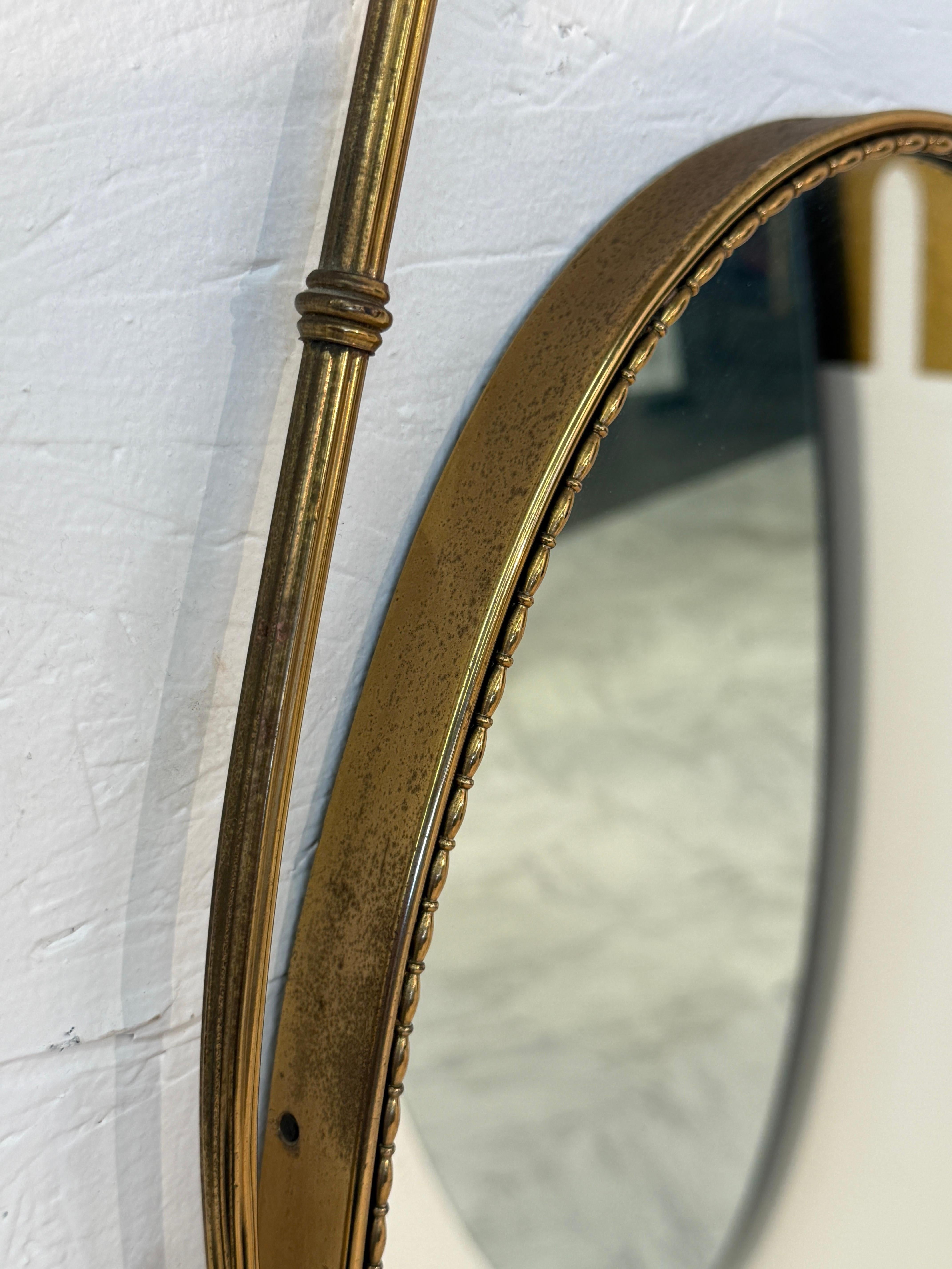 Italian Neoclassical Oval Mirror with Brass Ribbon and Tassel Detailing, 1950s in vendita 2