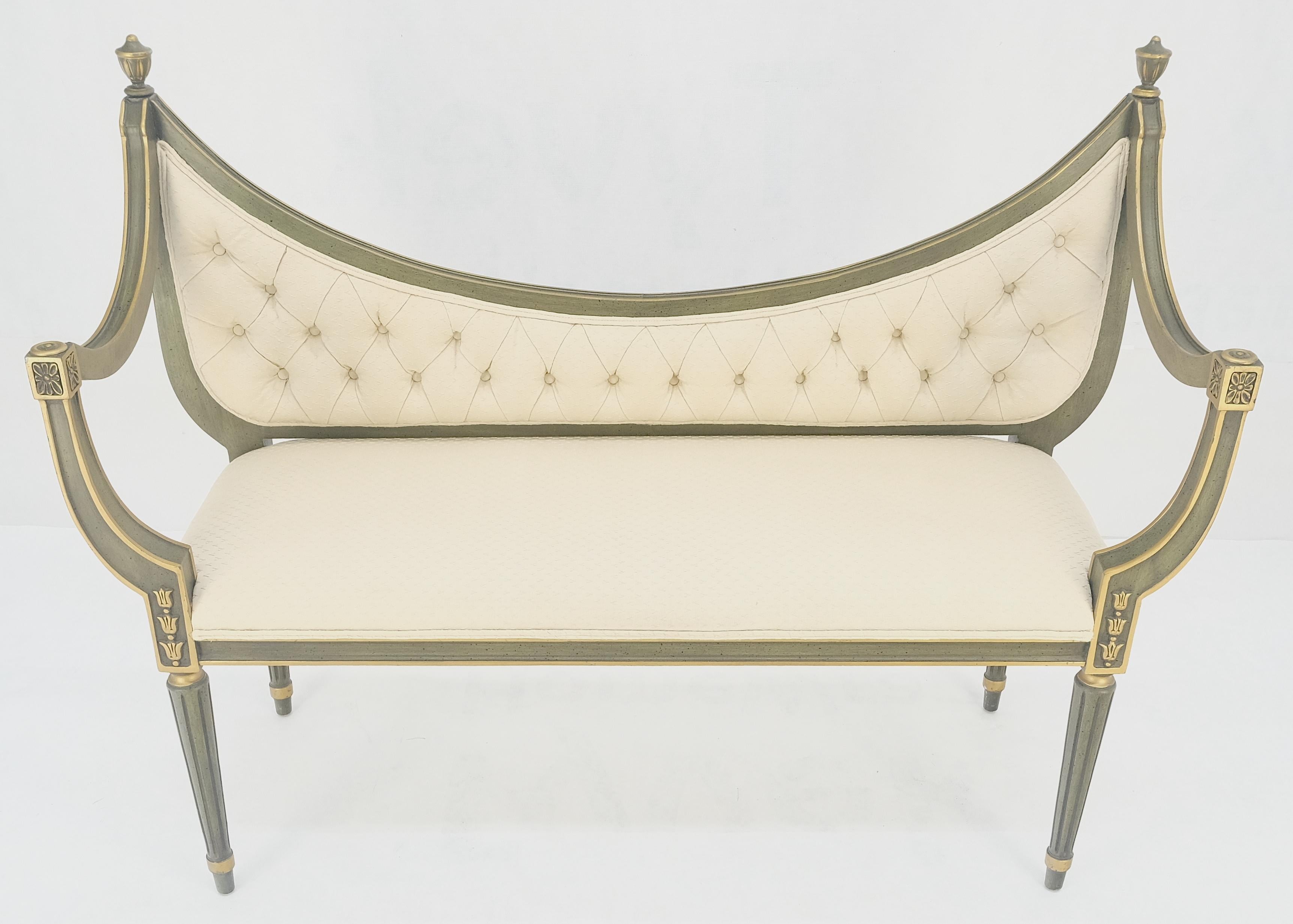 Italian Neoclassical Painted Gold Decorated Sattee Bench Loveseat Finials MINT In Good Condition In Rockaway, NJ