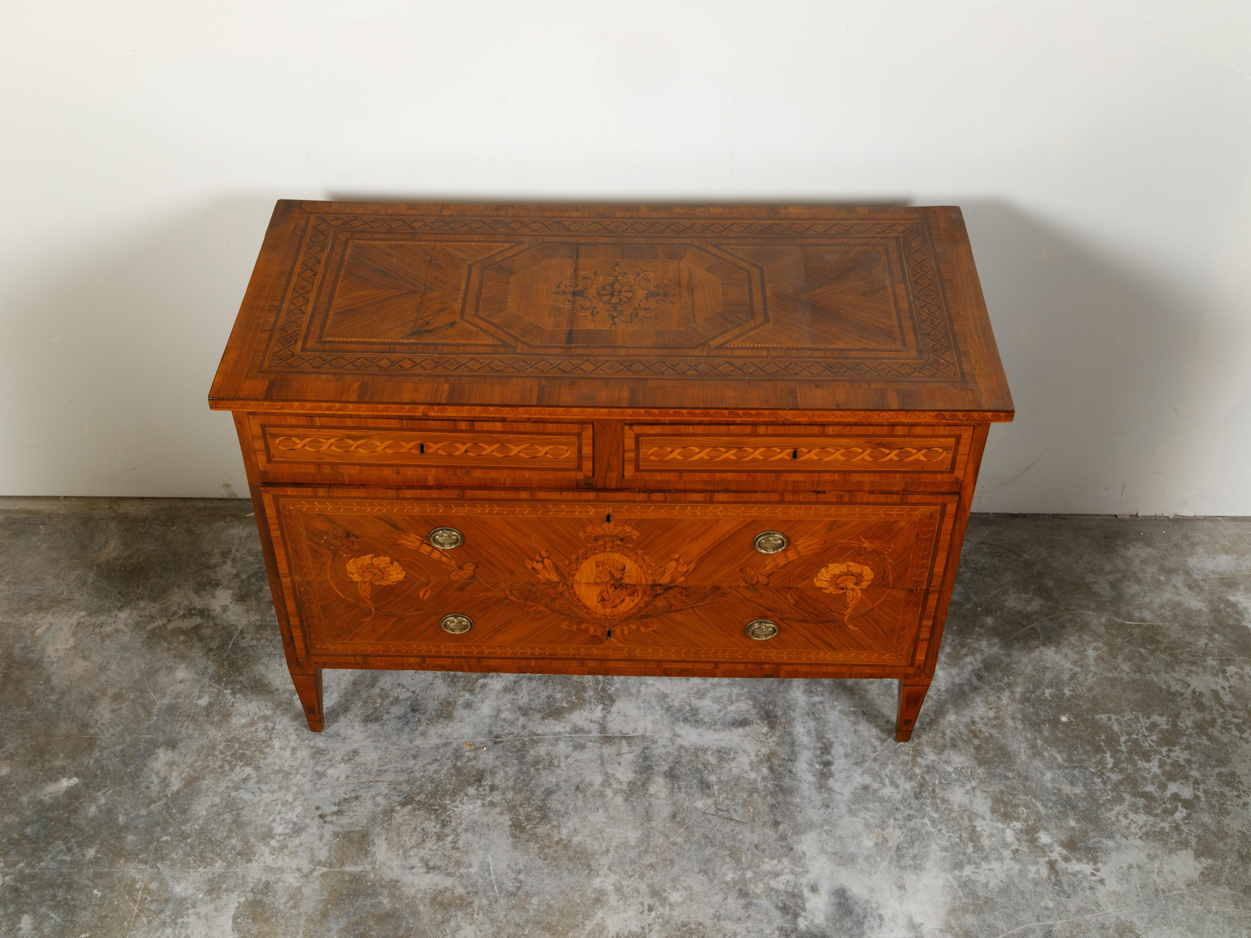 Italian Neoclassical Period 1800s Fruitwood Four-Drawer Commode with Marquetry For Sale 1