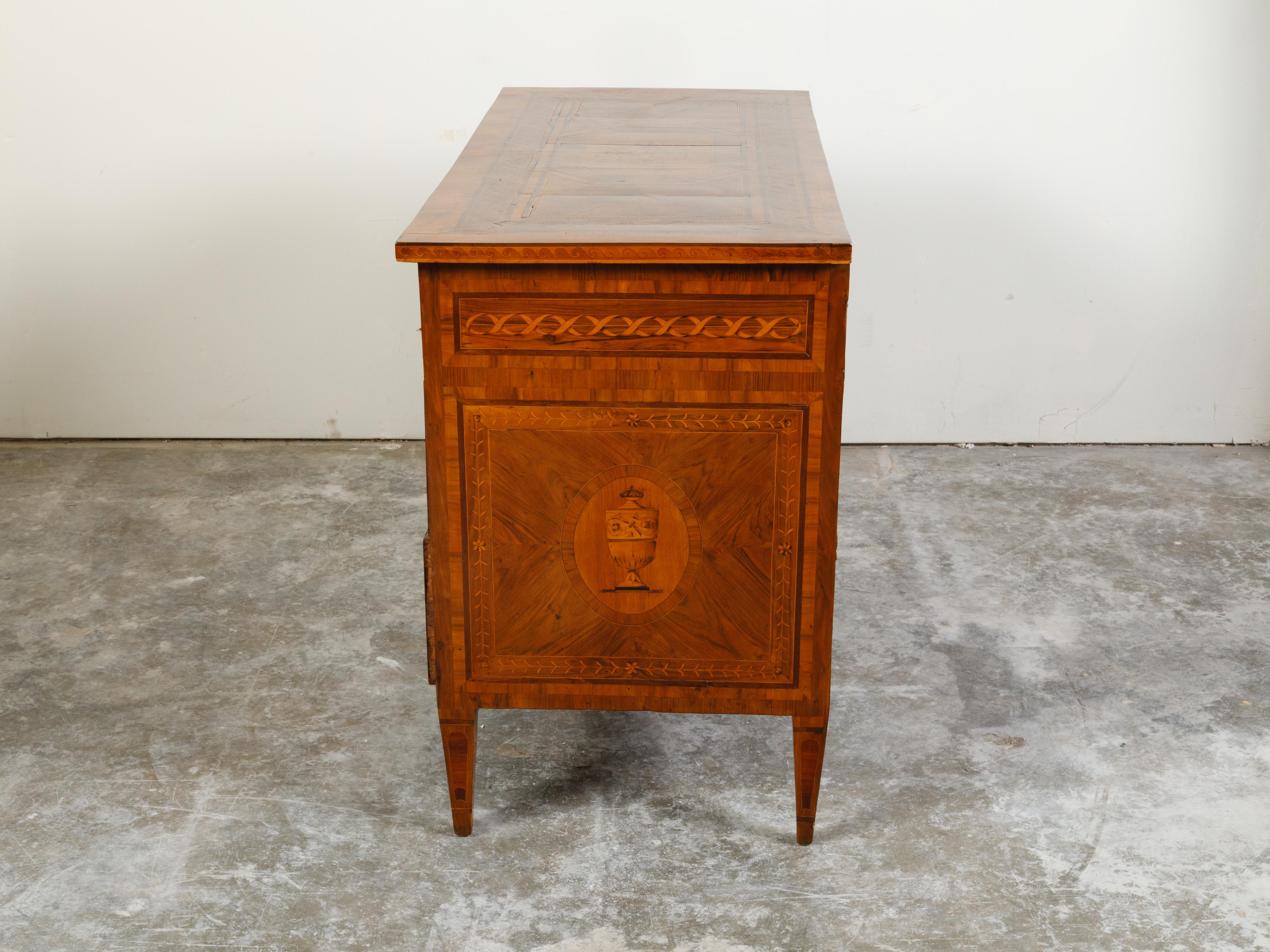 Italian Neoclassical Period 1800s Fruitwood Four-Drawer Commode with Marquetry For Sale 2