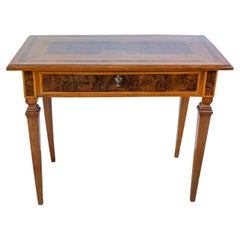 Console italienne néoclassique du XVIIIe siècle avec décor en marqueterie