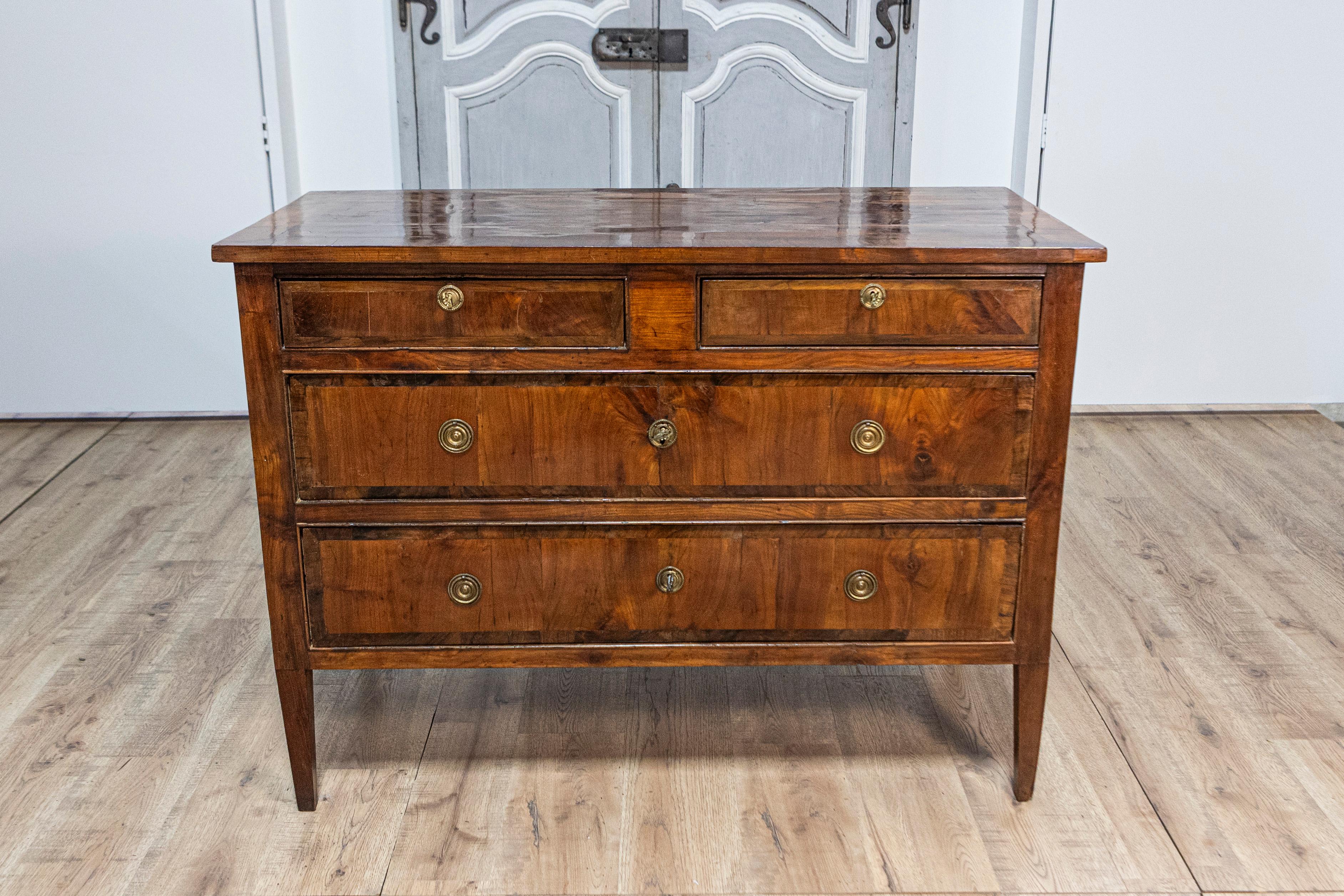 Italian Neoclassical Period 18th Century Walnut Commode with Four Drawers For Sale 7