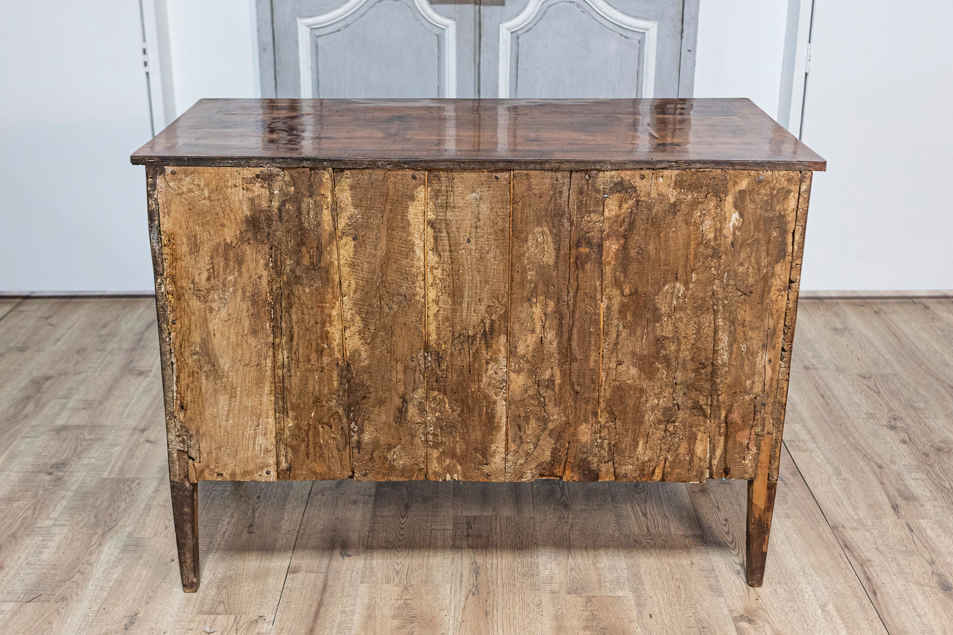 Italian Neoclassical Period 18th Century Walnut Commode with Four Drawers For Sale 12