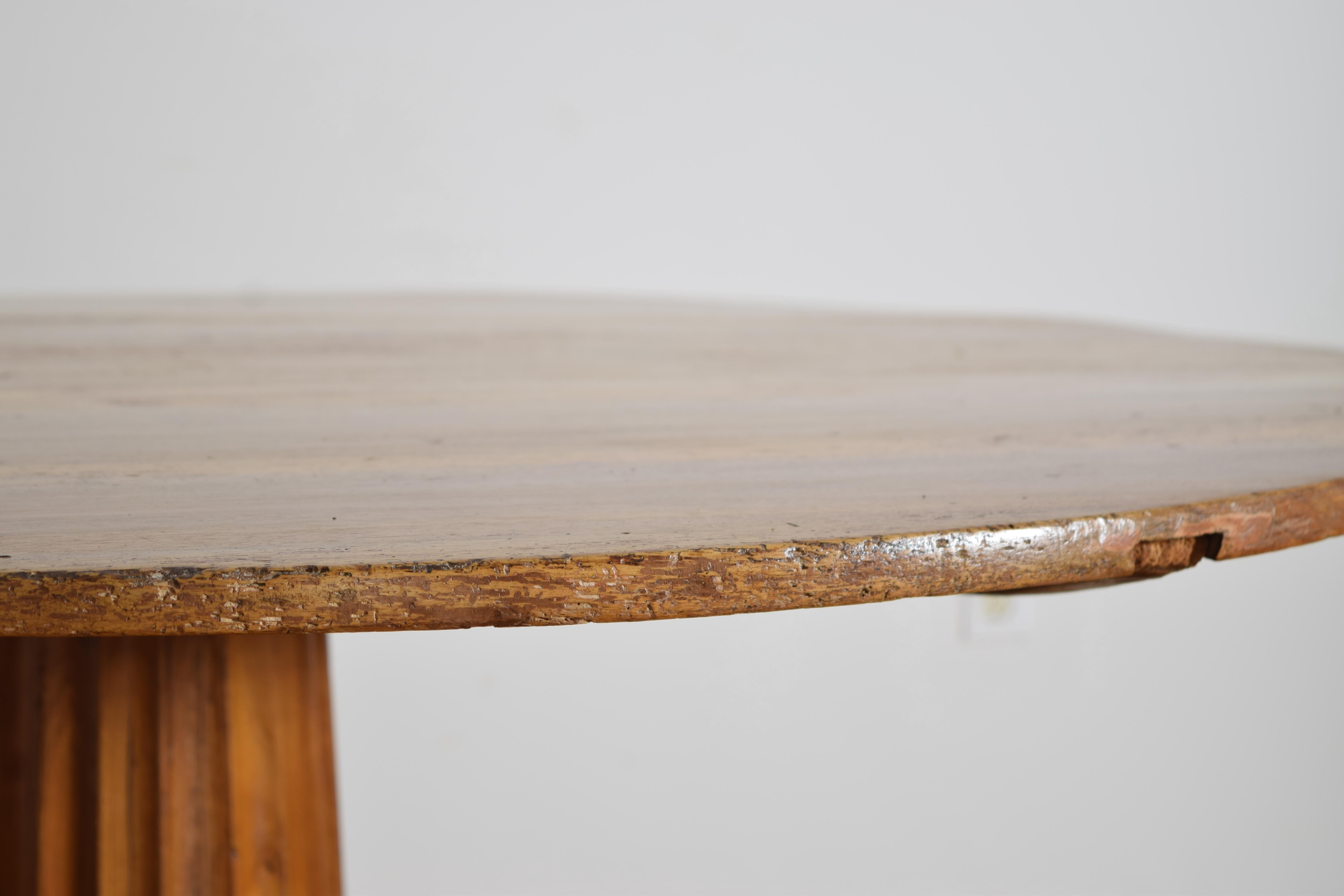Early 19th Century Italian Neoclassical Period Light Walnut Center Table, 1st Quarter 19th Century For Sale