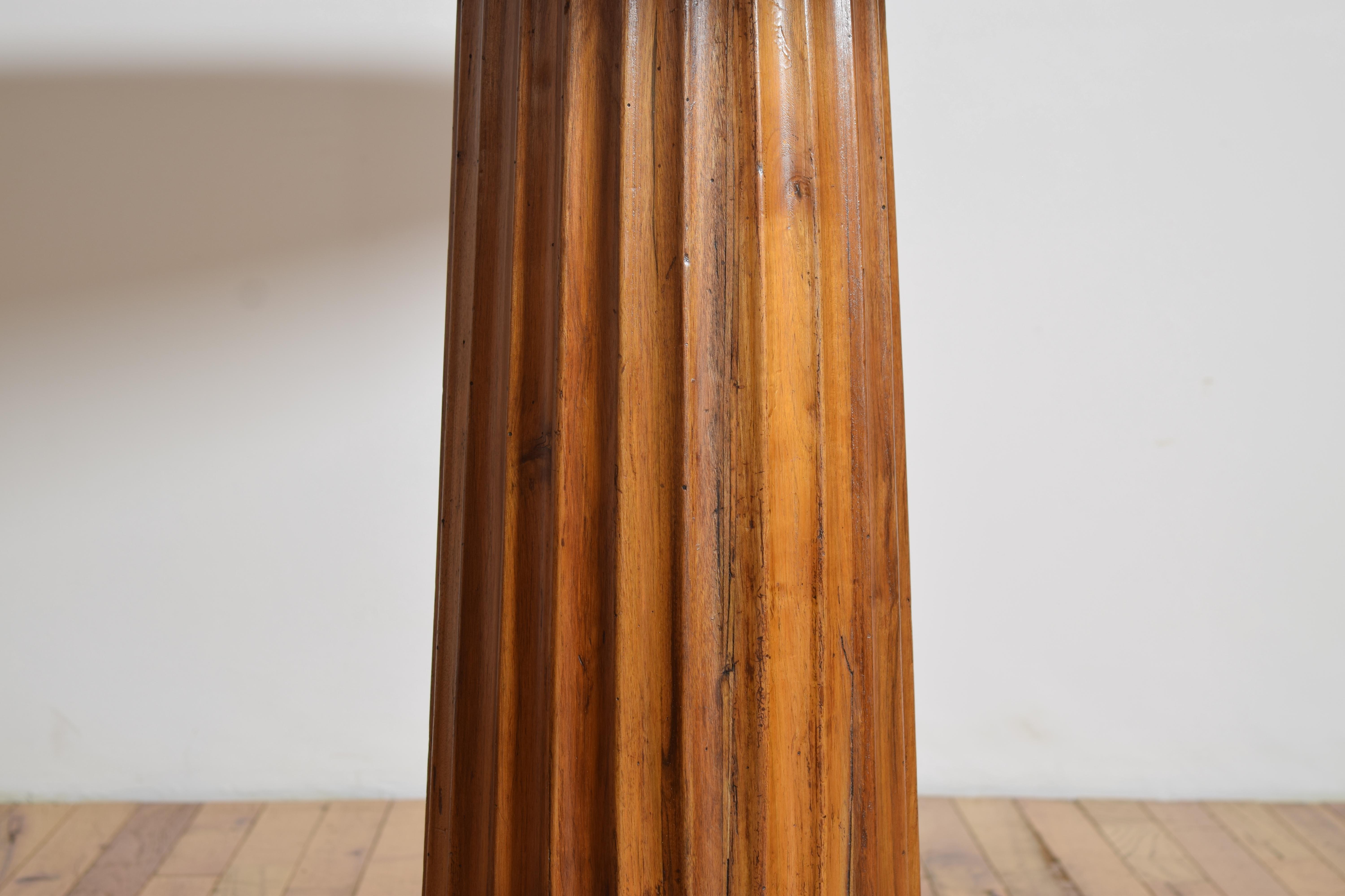 Italian Neoclassical Period Light Walnut Center Table, 1st Quarter 19th Century For Sale 1
