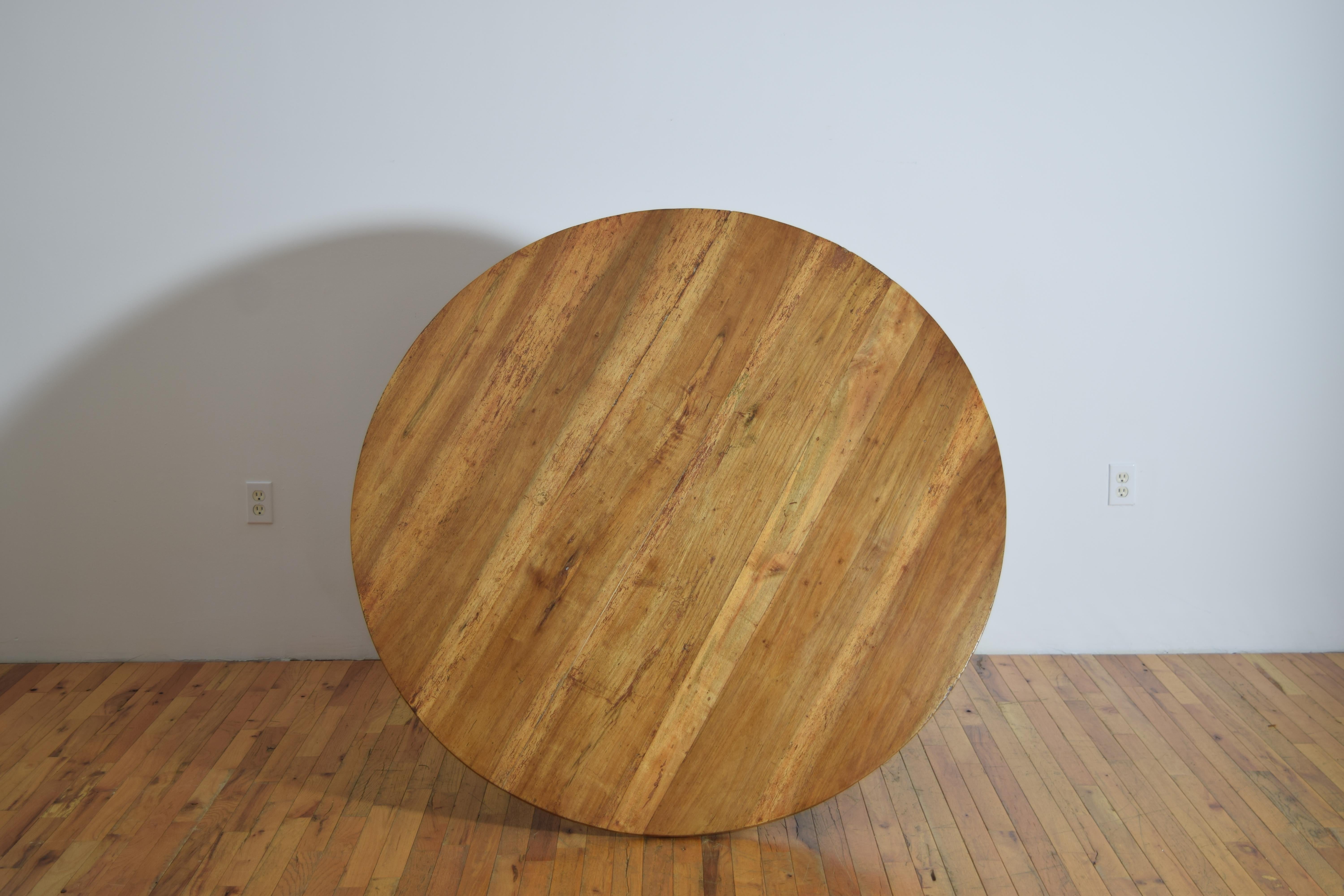 Italian Neoclassical Period Light Walnut Center Table, 1st Quarter 19th Century For Sale 3