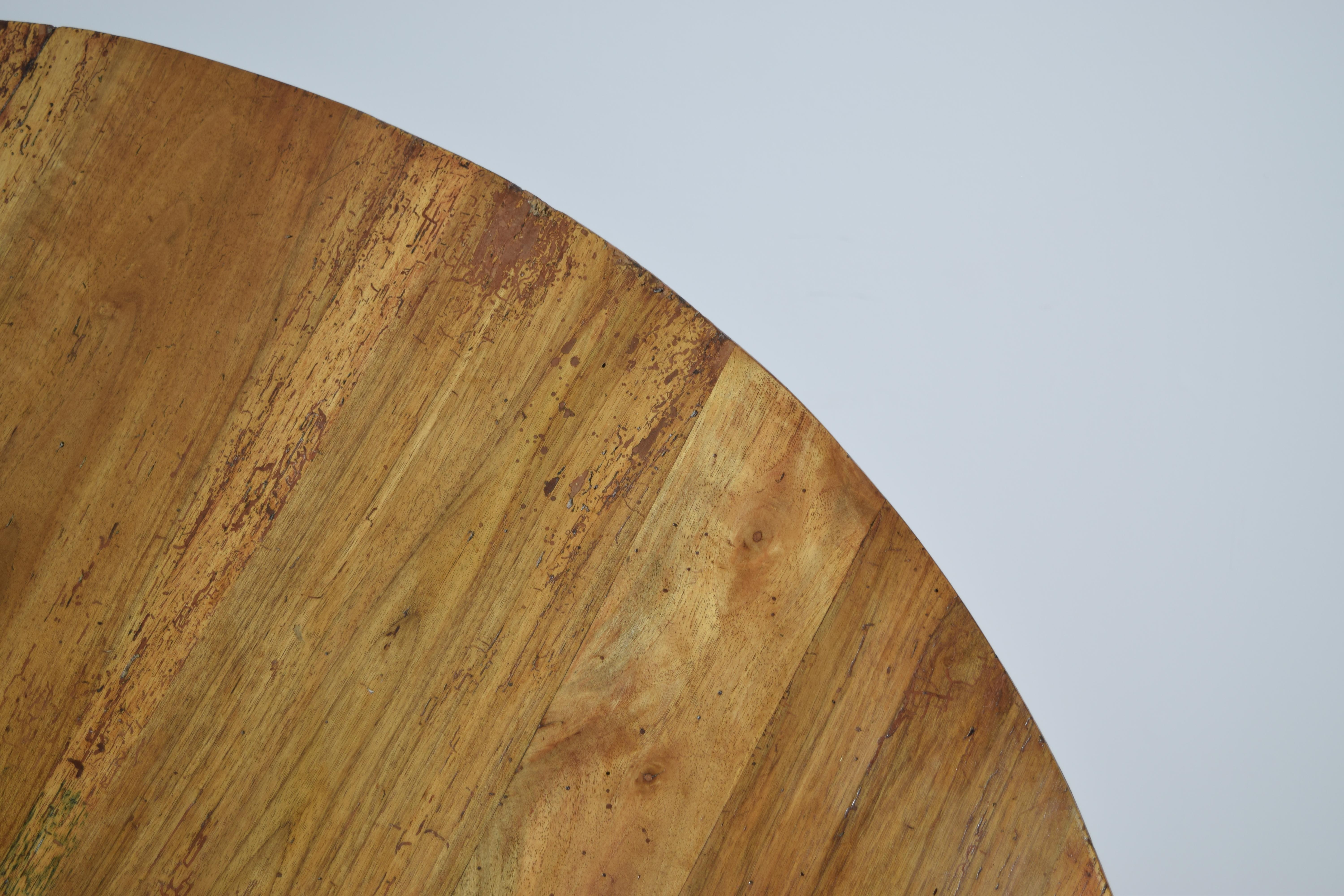 Italian Neoclassical Period Light Walnut Center Table, 1st Quarter 19th Century For Sale 4