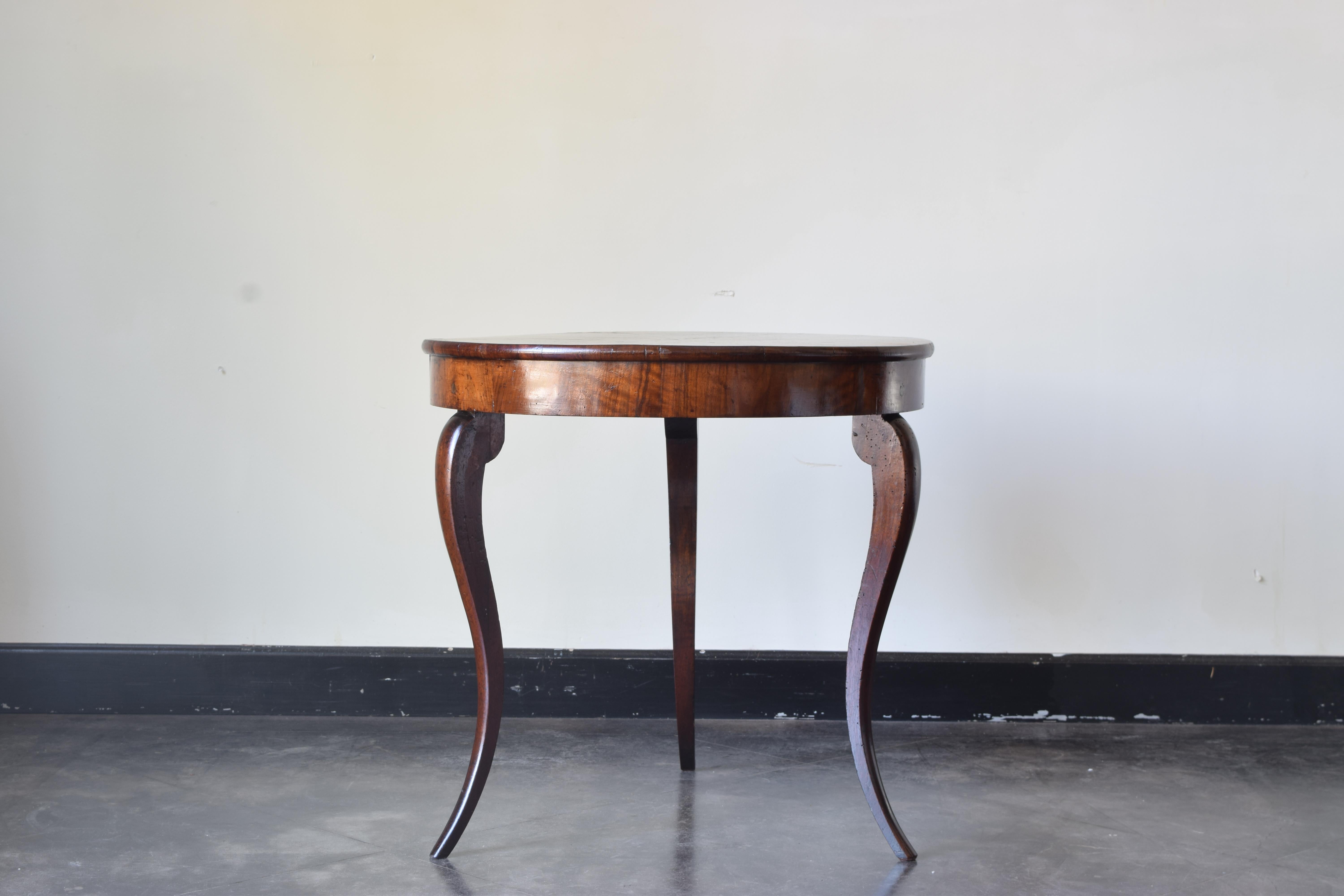 Italian Neoclassical Period Walnut and Veneered Center Table In Good Condition In Atlanta, GA