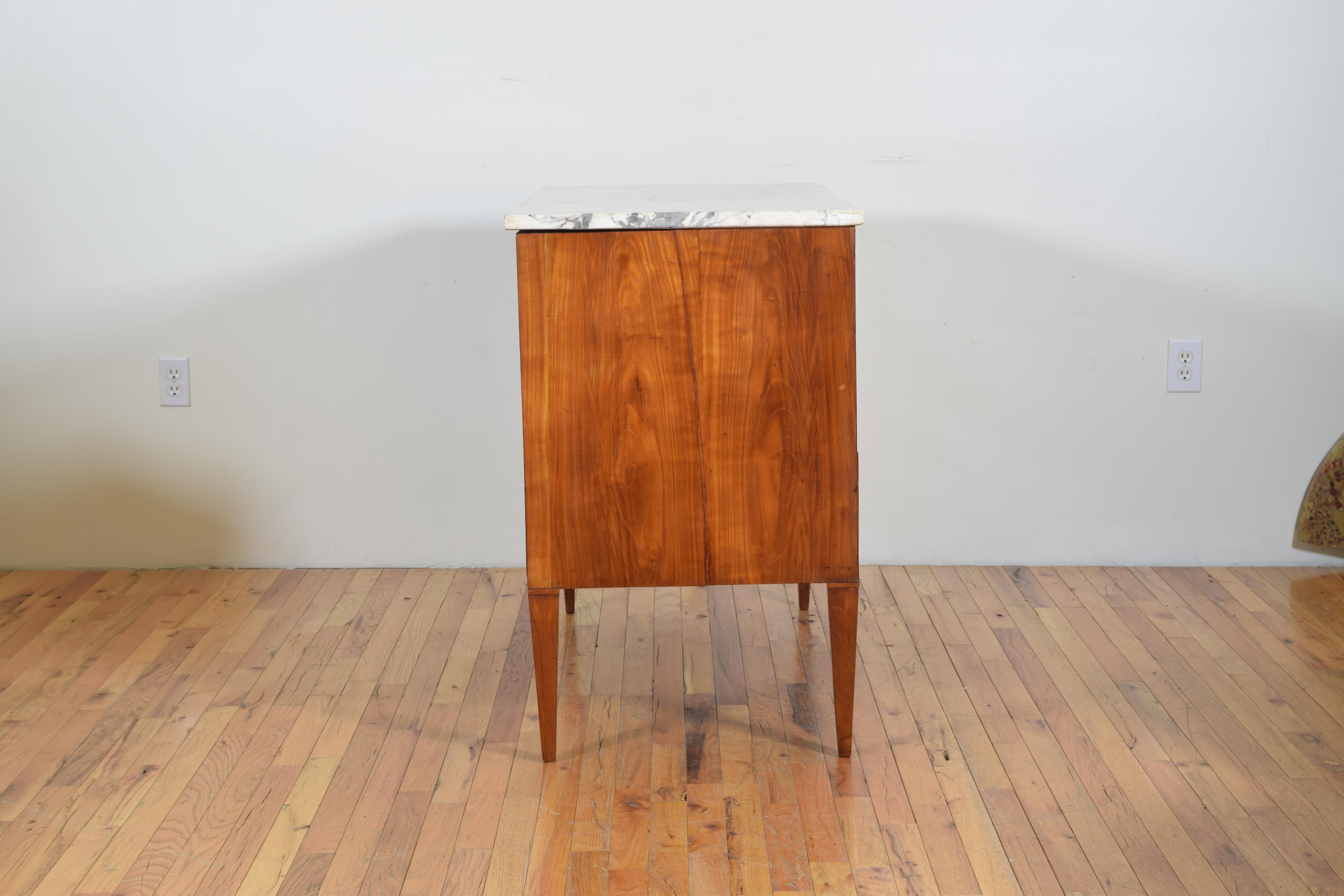 Early 19th Century Italian Neoclassical Period Walnut Veneered Marble-Top 4-Drawer Commode, ca 1820