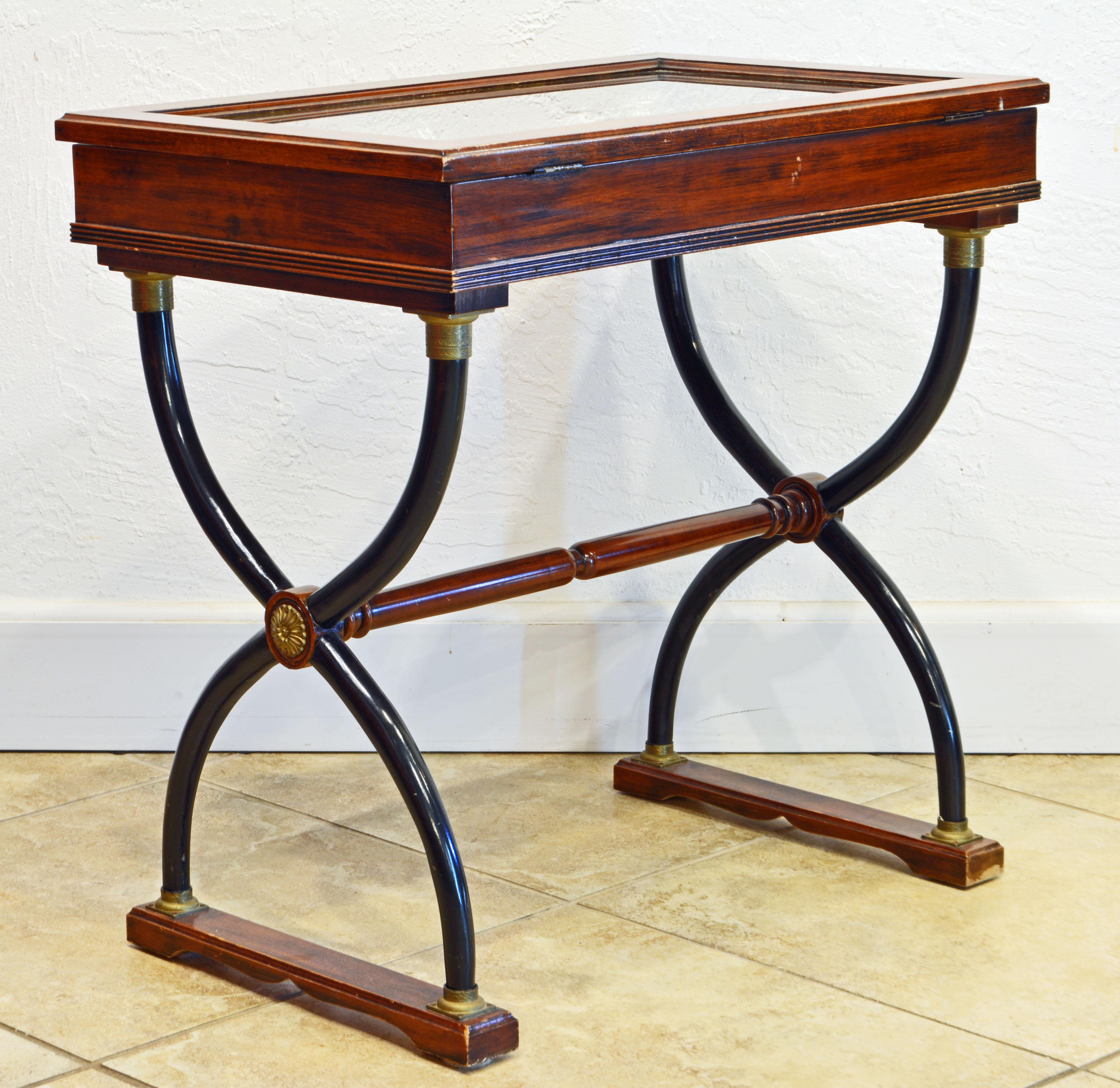Italian Neoclassical Style Bronze Mounted Walnut and Ebonized Vitrine Side Table In Good Condition In Ft. Lauderdale, FL