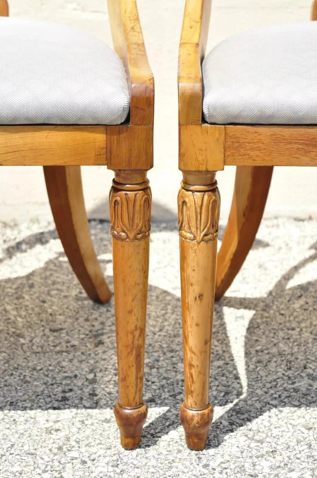 Sedie da pranzo neoclassiche italiane Regency in legno di ciliegio con gambe a sciabola - Set di 6 in vendita 5