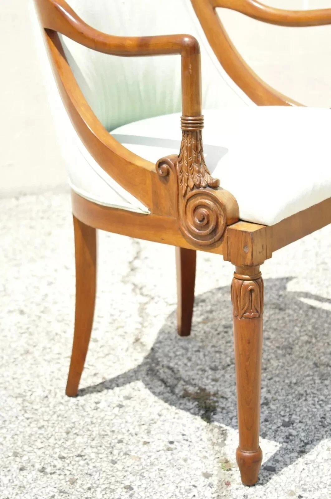 Sedie da pranzo neoclassiche italiane Regency in legno di ciliegio con gambe a sciabola - Set di 6 in vendita 1