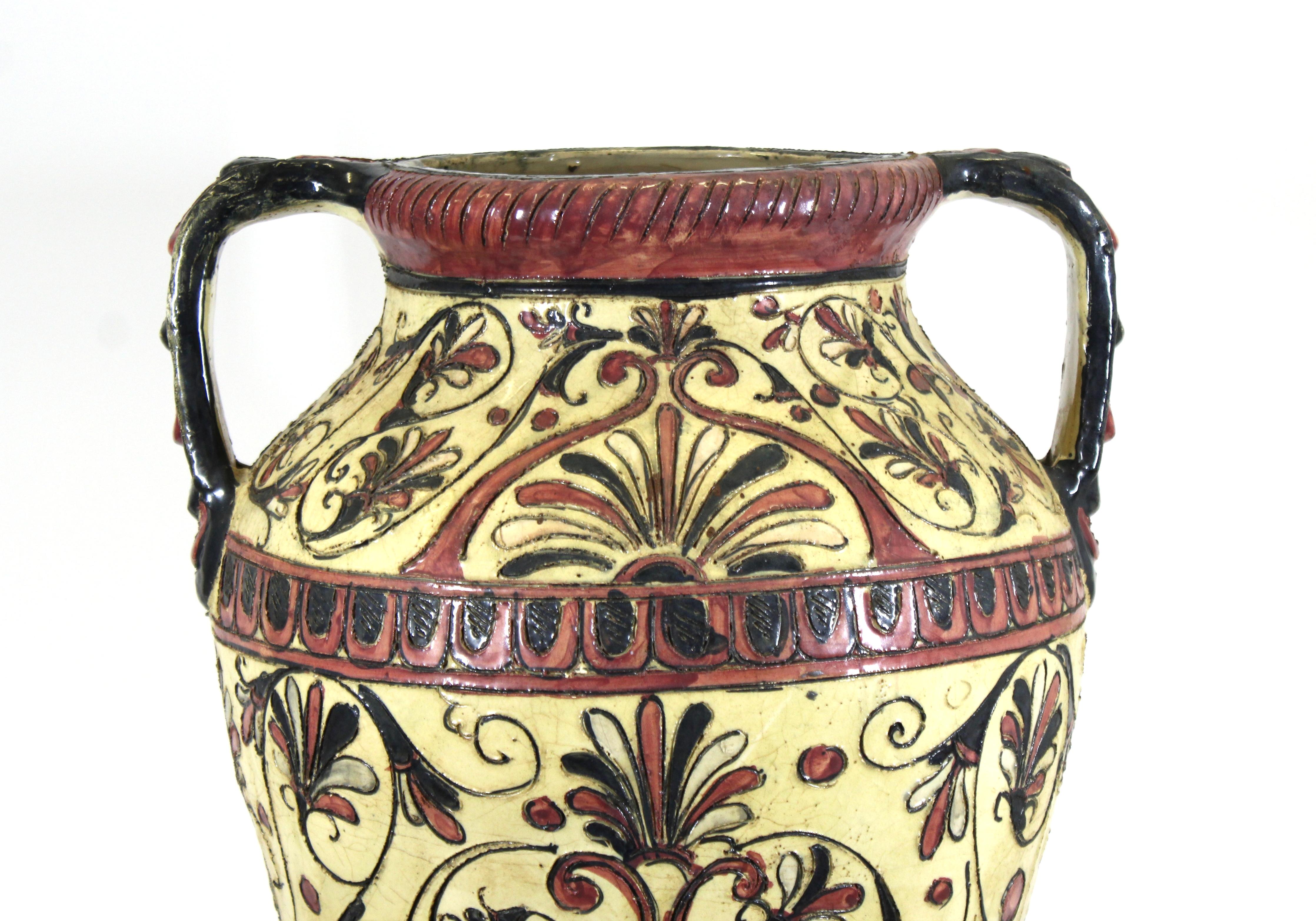 Italian Neoclassical Revival Sgraffito Pink and Cream Urn on Wrought Iron Base In Good Condition In New York, NY