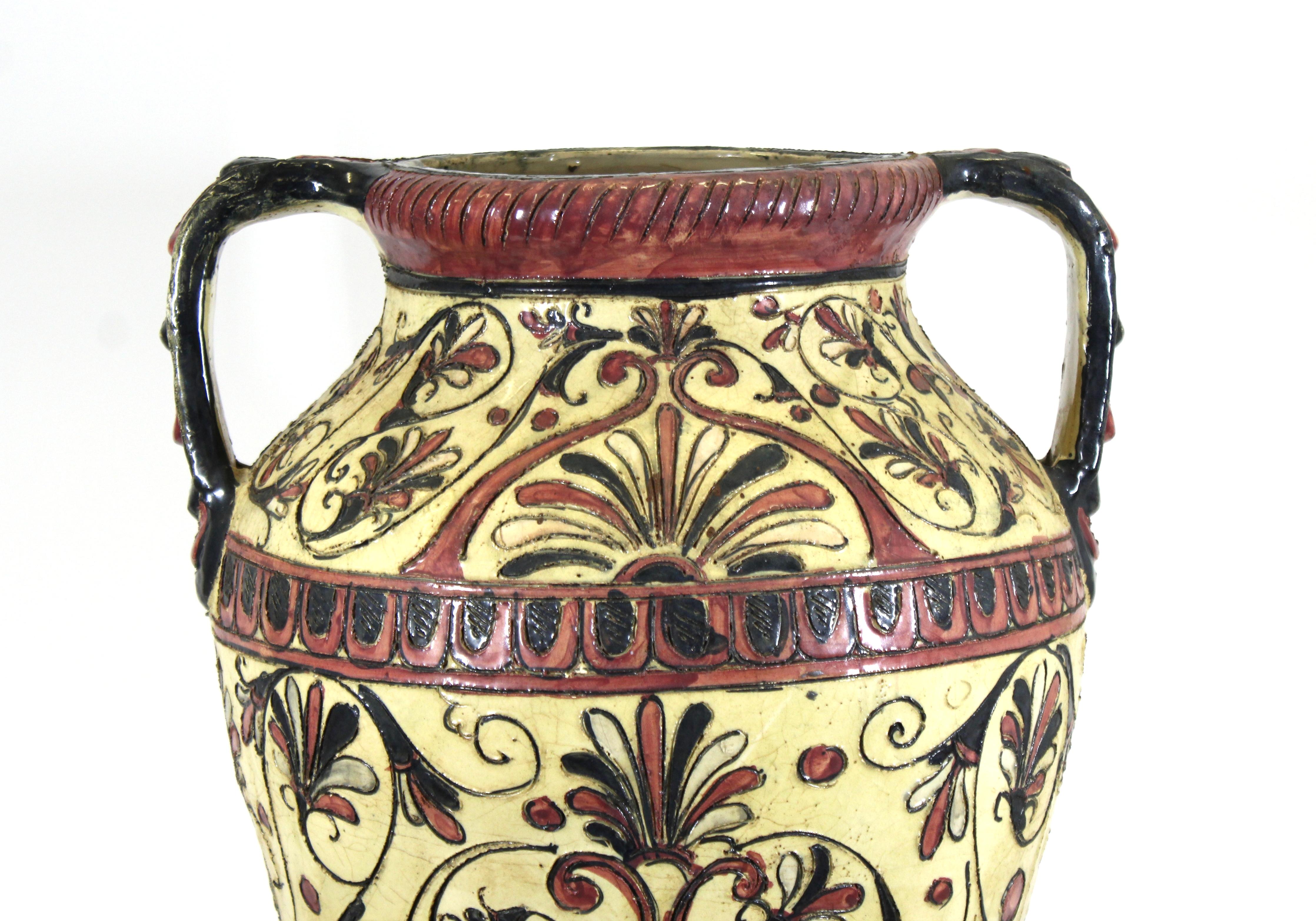 Italian Neoclassical Revival Sgraffito Pink and Cream Urn on Wrought Iron Base In Good Condition In Astoria, NY