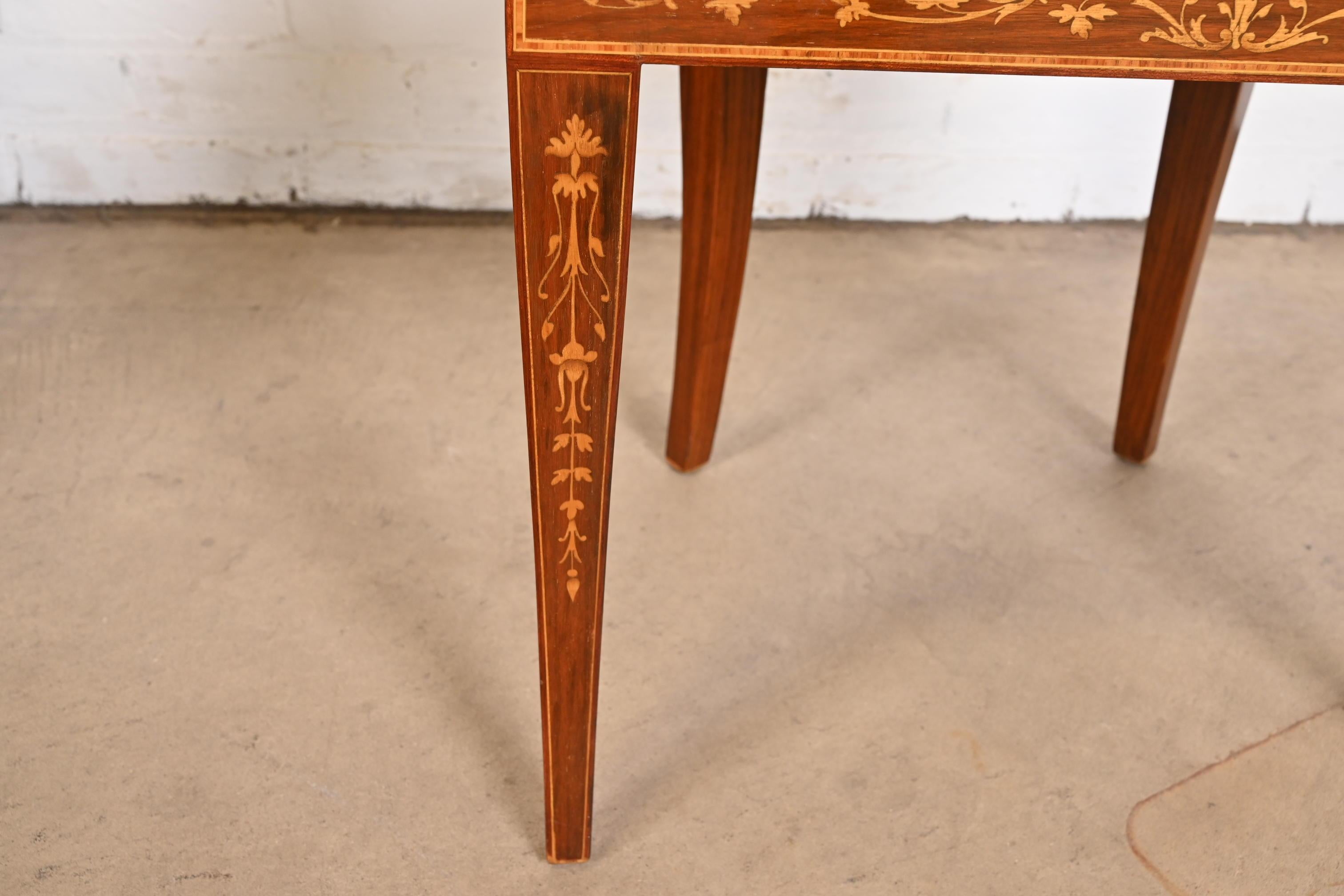 Tissu d'ameublement Chaise d'appoint ou chaise de bureau néoclassique italienne en marqueterie de bois de rose Klismos