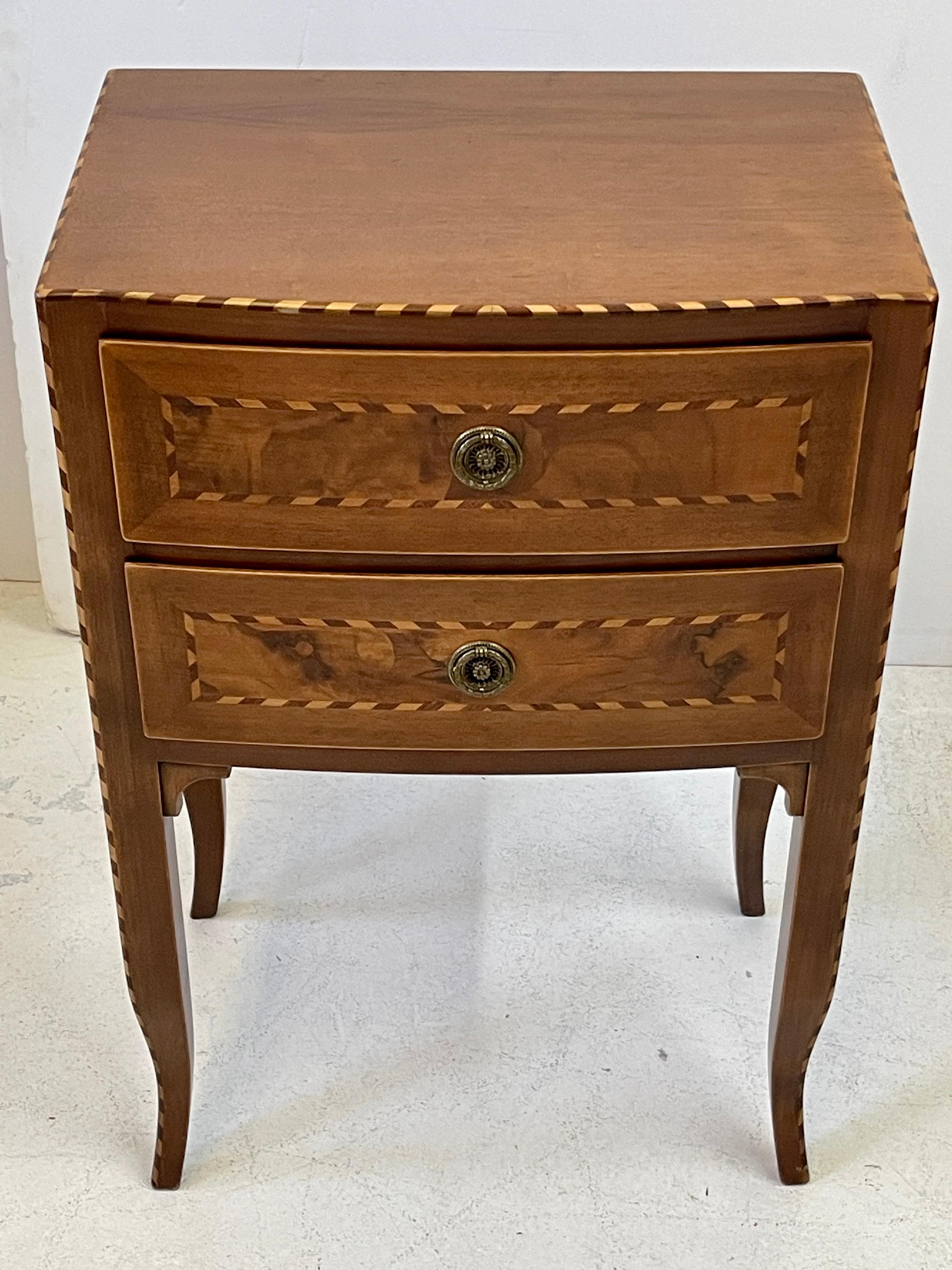 Italian Neoclassical Side Table For Sale 8