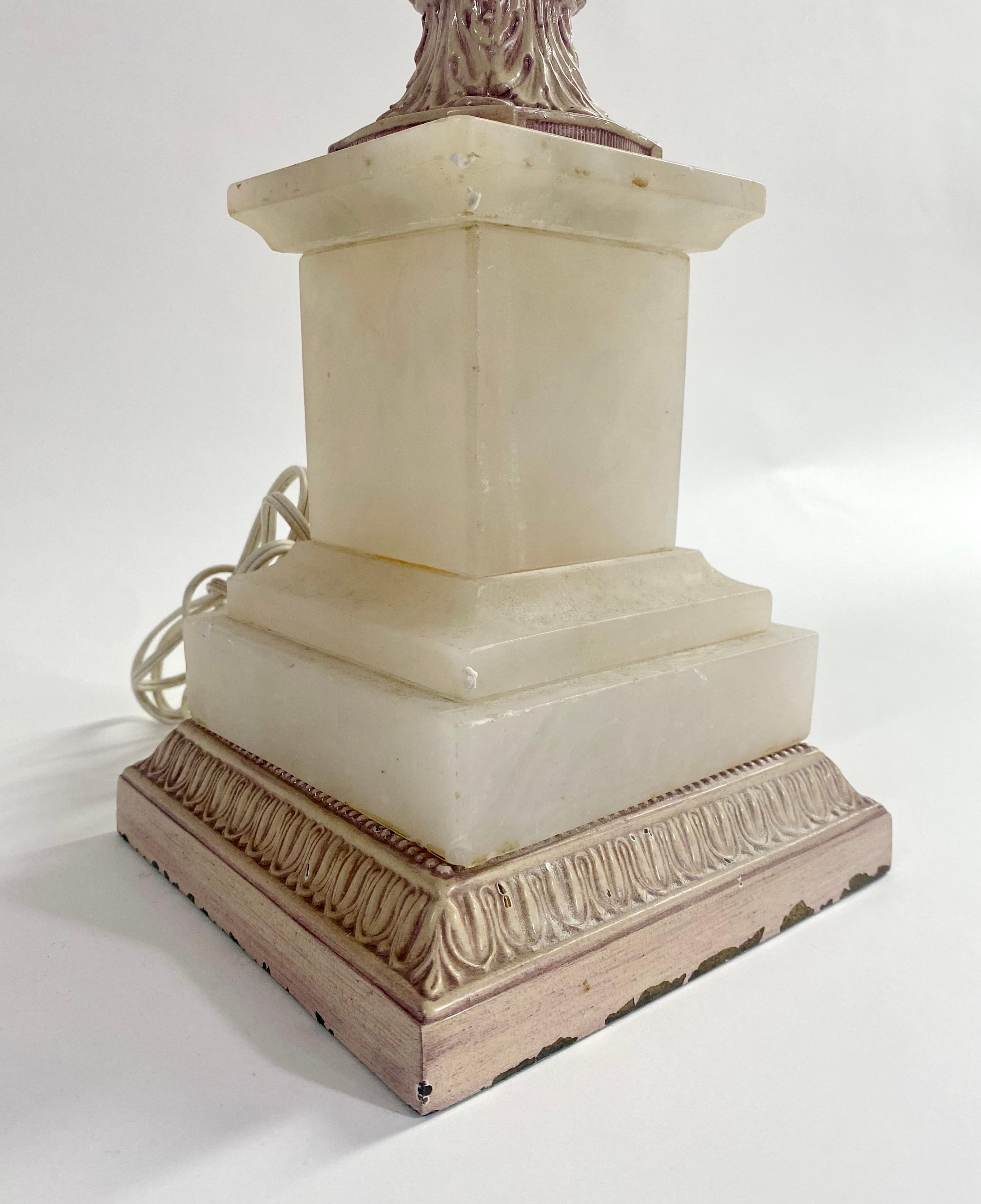 Italienische Alabaster-Tischlampe im neoklassischen Stil, Paar  im Angebot 1