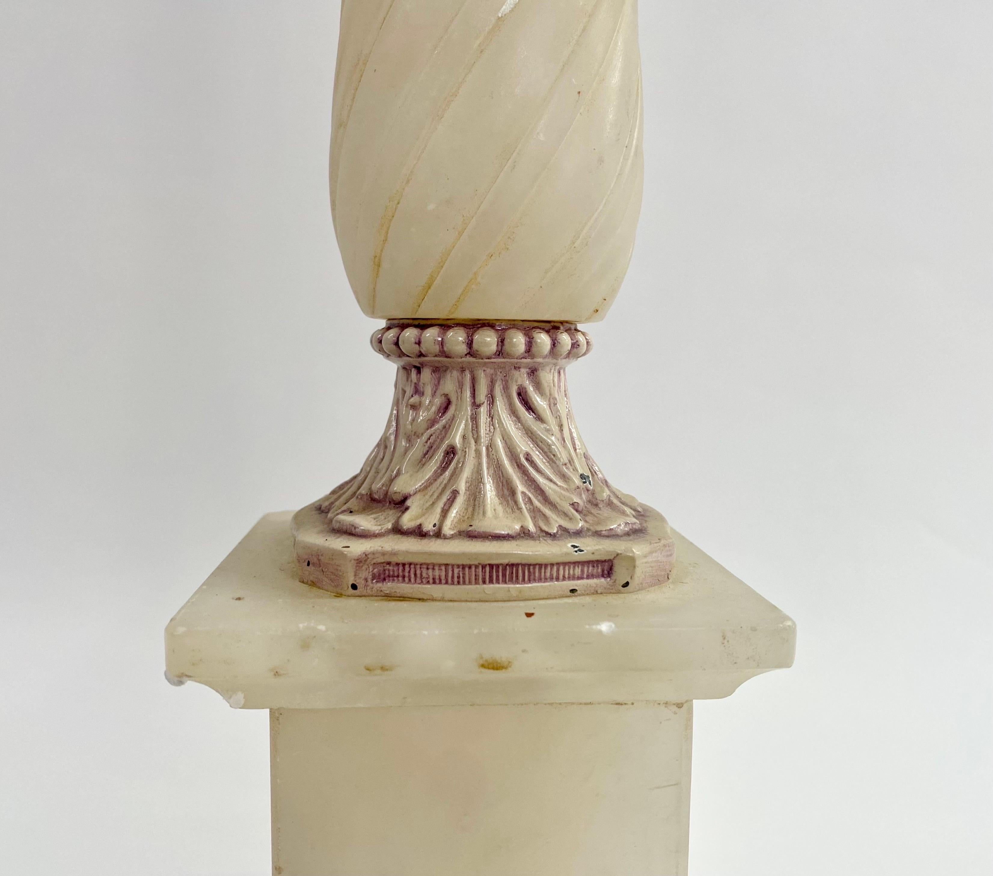 Italian Neoclassical Style Alabaster Table Lamp, a Pair For Sale 3
