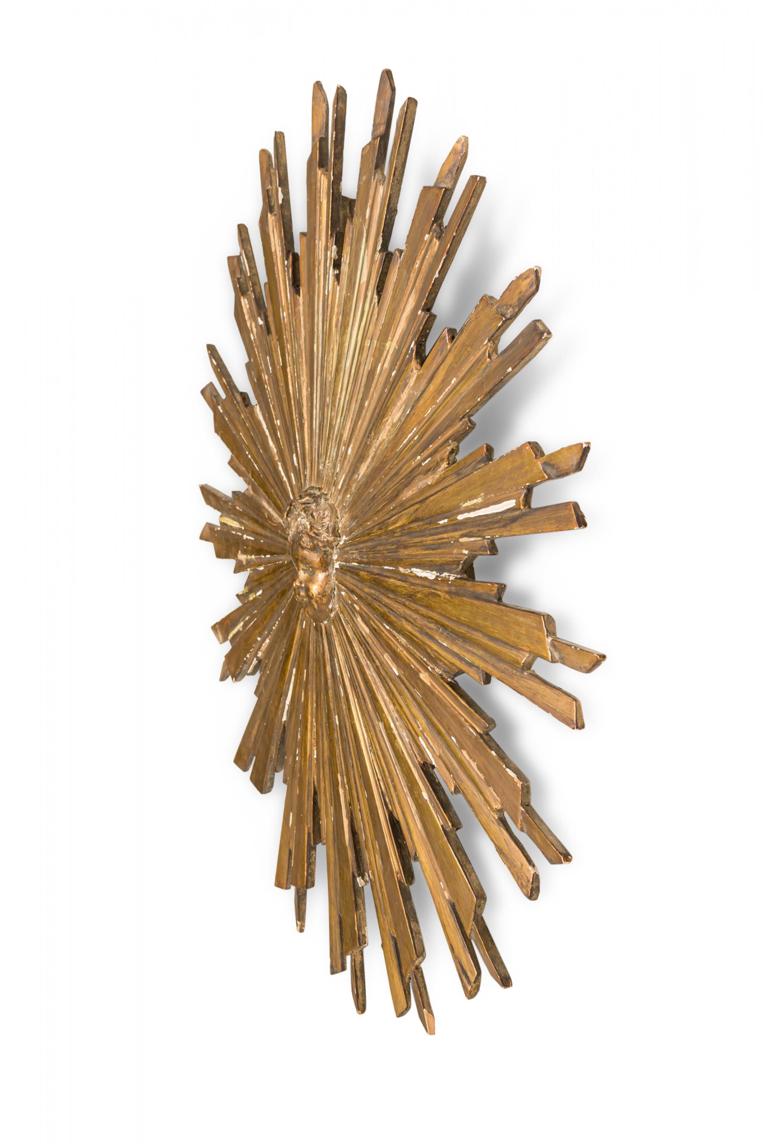 Plaque murale italienne de style néoclassique en bois doré sculpté Sunburst et Putti Bon état - En vente à Queens, NY