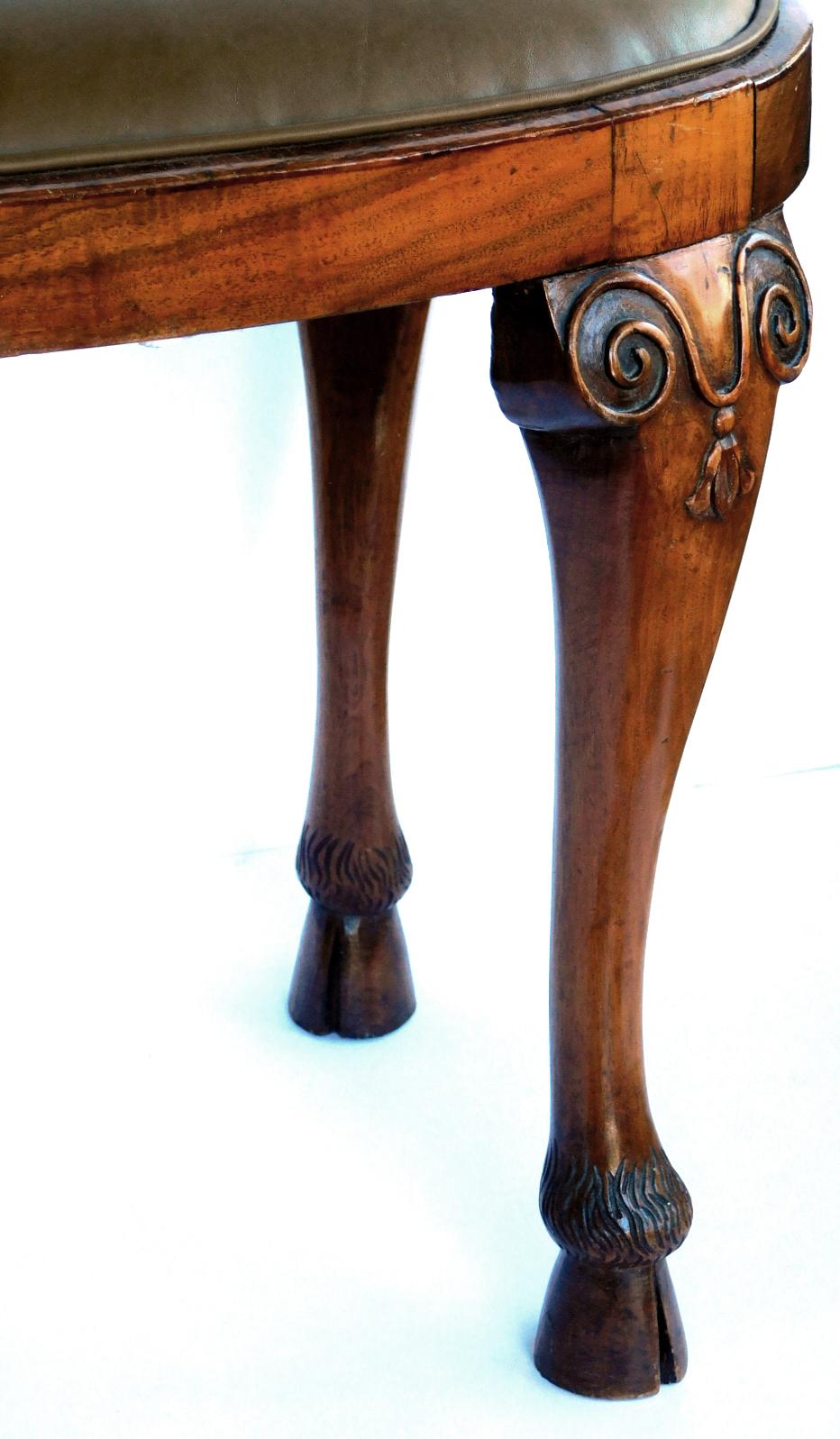 Italian Neoclassical Style Carved Walnut Oval-Form Stool/Bench In Good Condition In San Francisco, CA