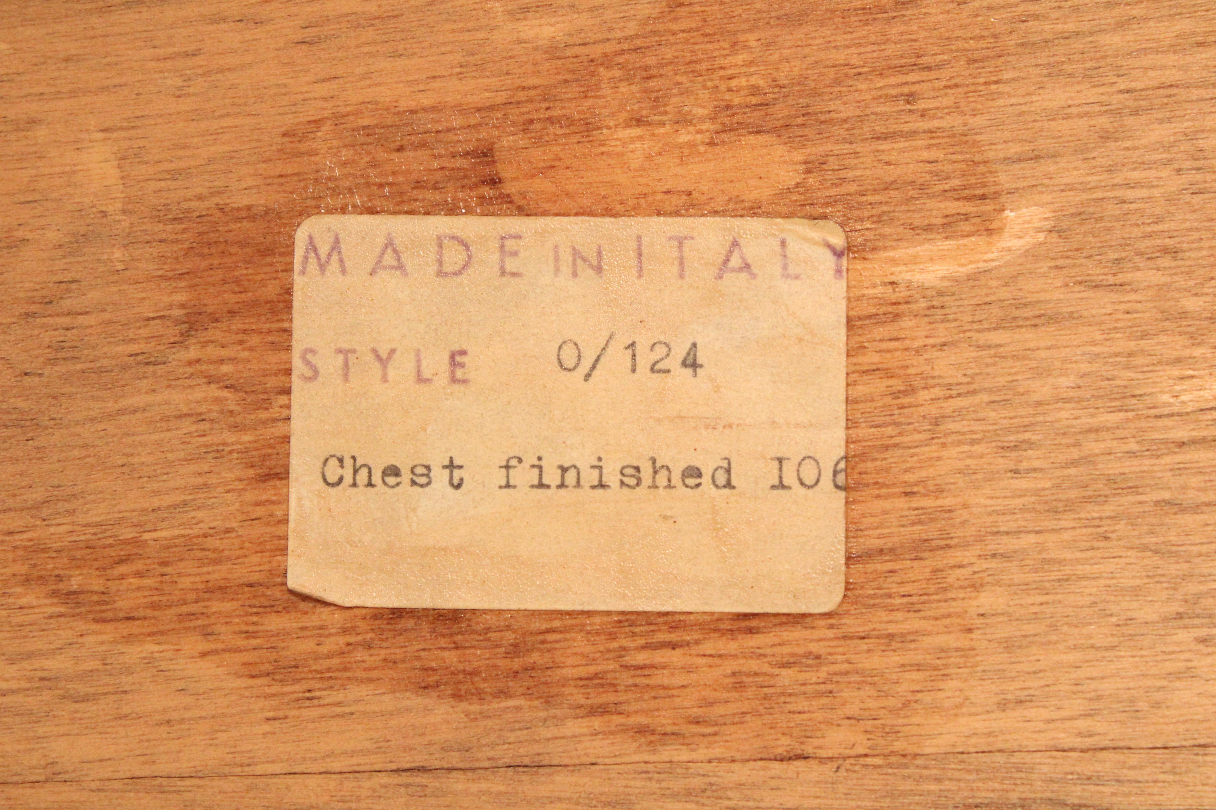 Italian Neoclassical Style Chest of Drawers in vendita 6