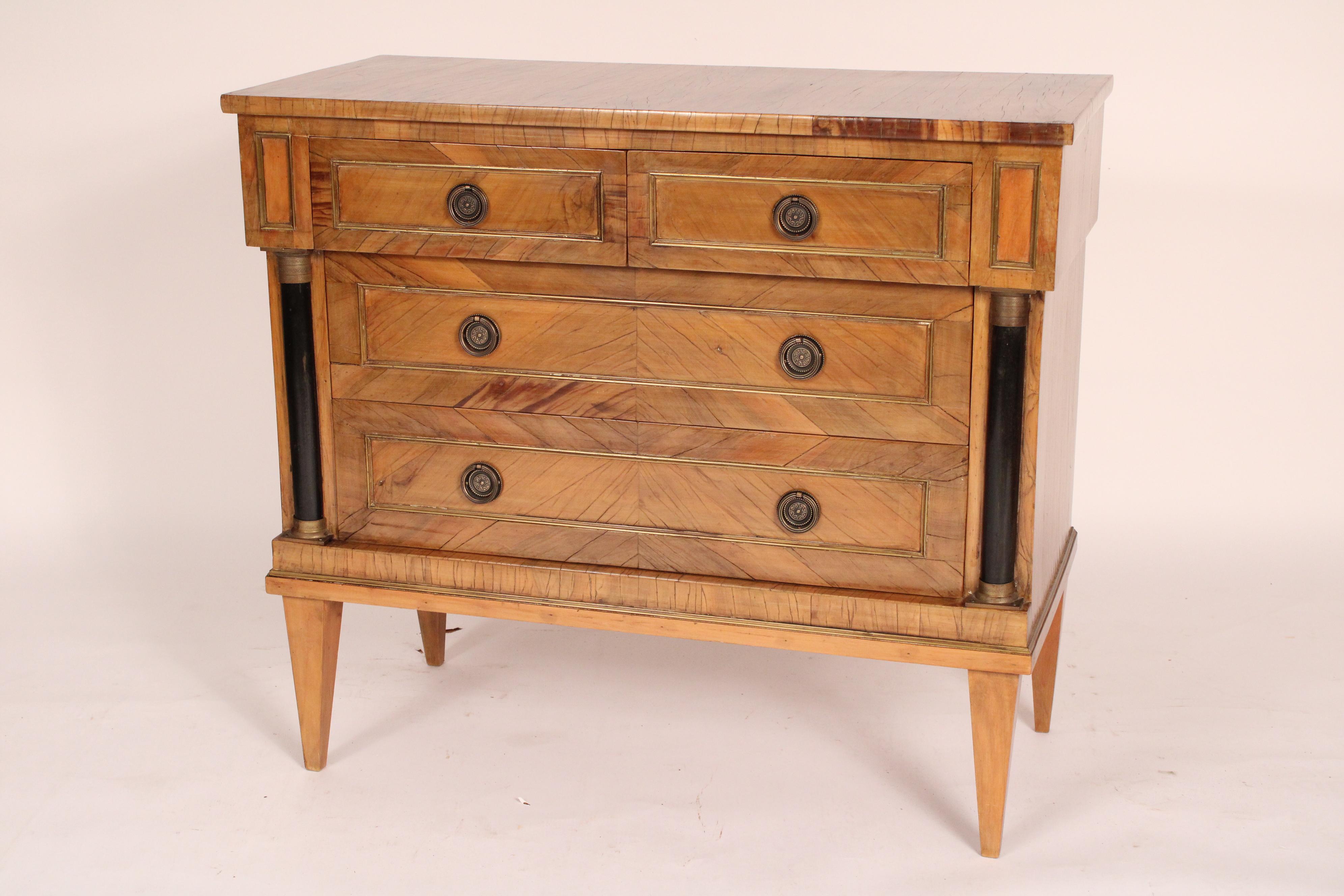 Neoclassico Italian Neoclassical Style Chest of Drawers in vendita